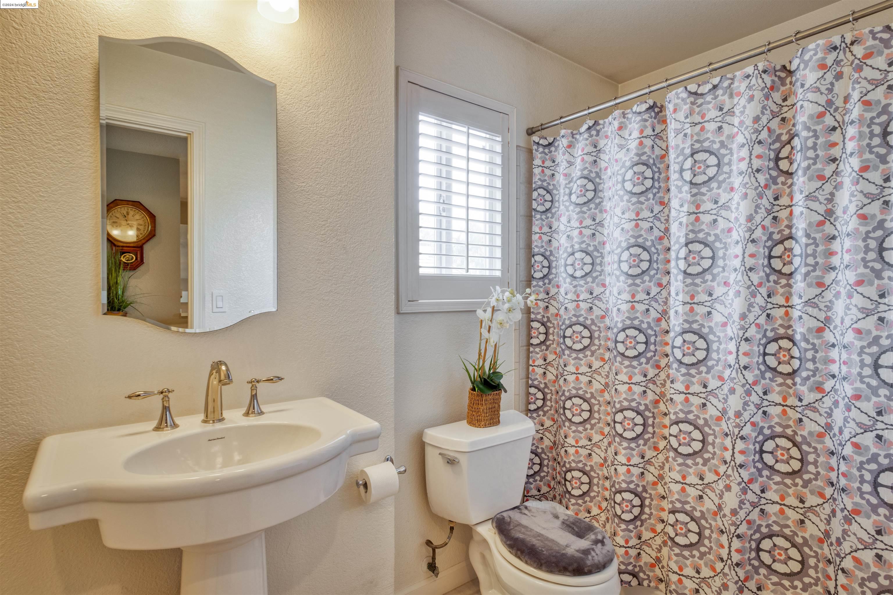 Detail Gallery Image 19 of 31 For 2065 Crater Peak Way, Antioch,  CA 94531 - 4 Beds | 2/1 Baths