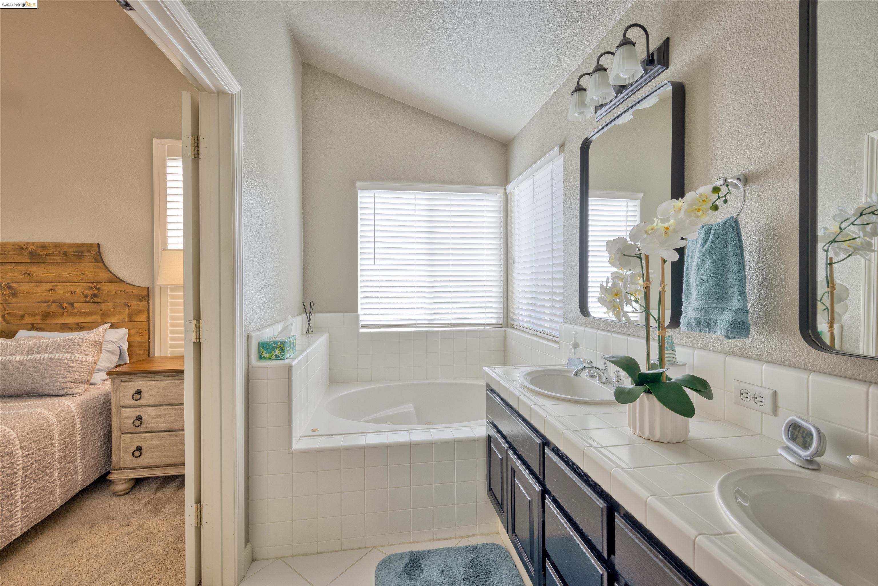 Detail Gallery Image 26 of 31 For 2065 Crater Peak Way, Antioch,  CA 94531 - 4 Beds | 2/1 Baths