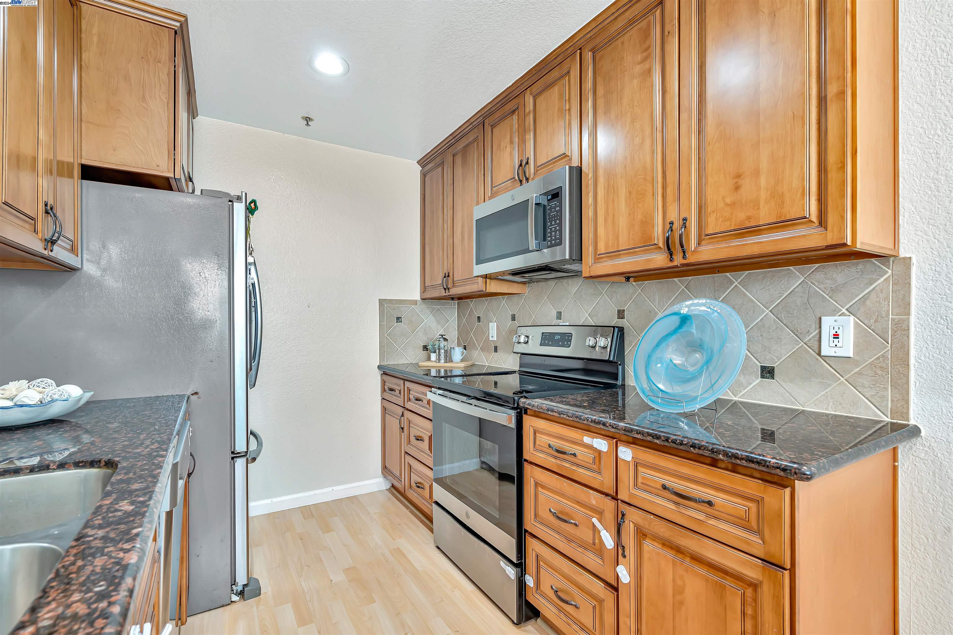 Detail Gallery Image 10 of 35 For 37382 Parish Cir 18a,  Fremont,  CA 94536 - 2 Beds | 2 Baths