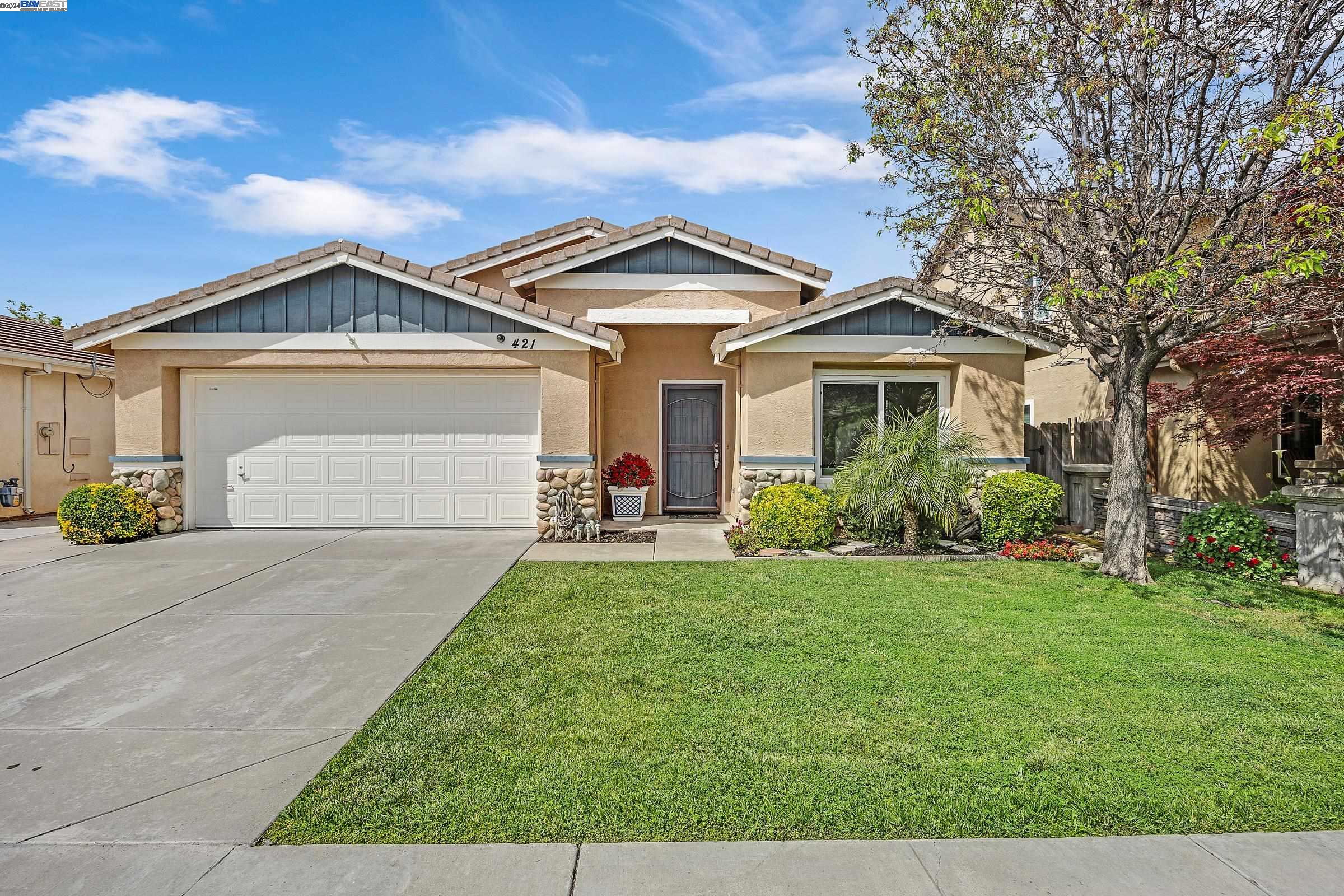 Detail Gallery Image 1 of 30 For 421 Glenbriar Cir, Tracy,  CA 95377 - 4 Beds | 2 Baths