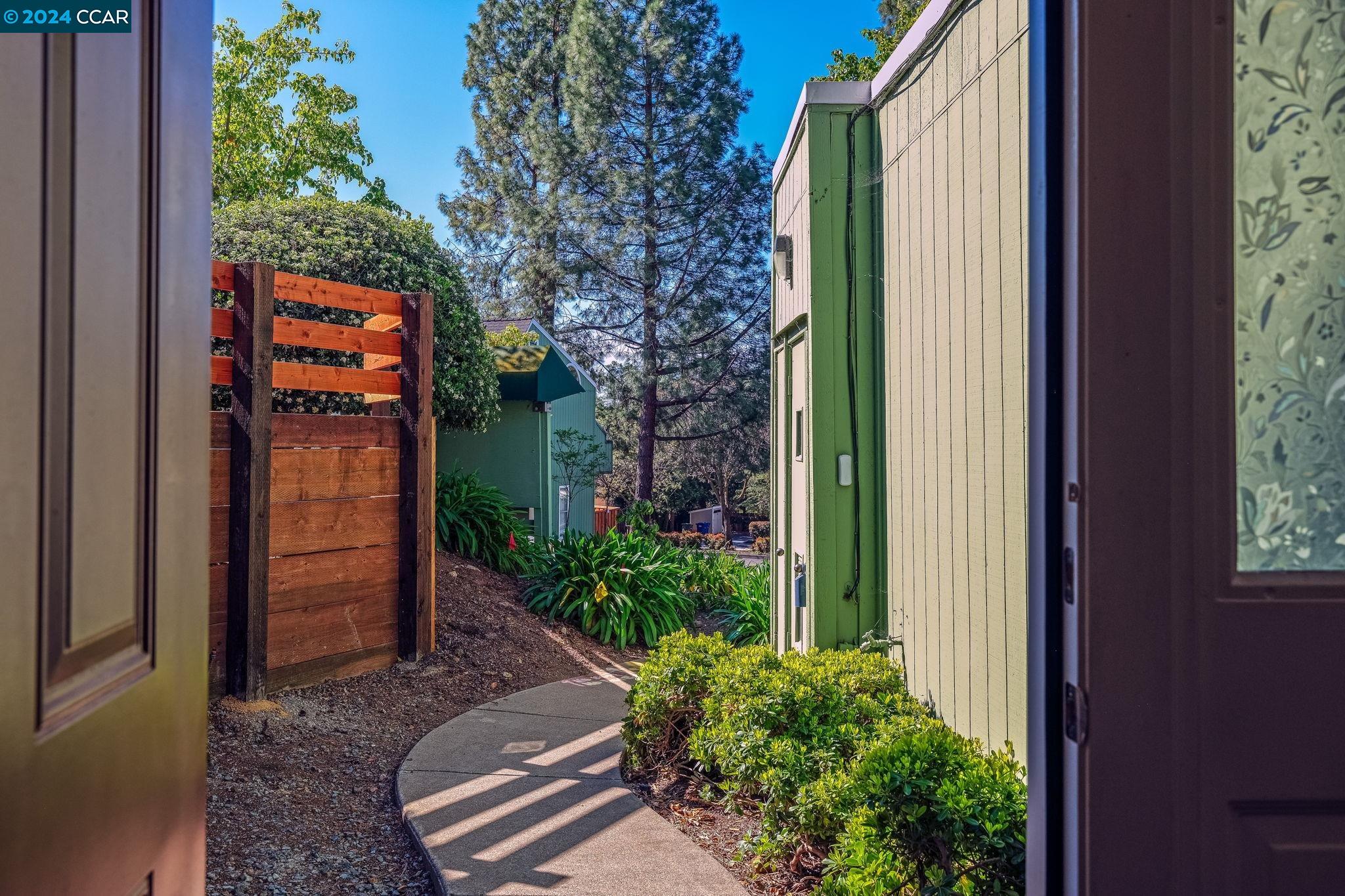 Detail Gallery Image 3 of 35 For 3723 Clayton Rd, Concord,  CA 94521 - 3 Beds | 2/1 Baths