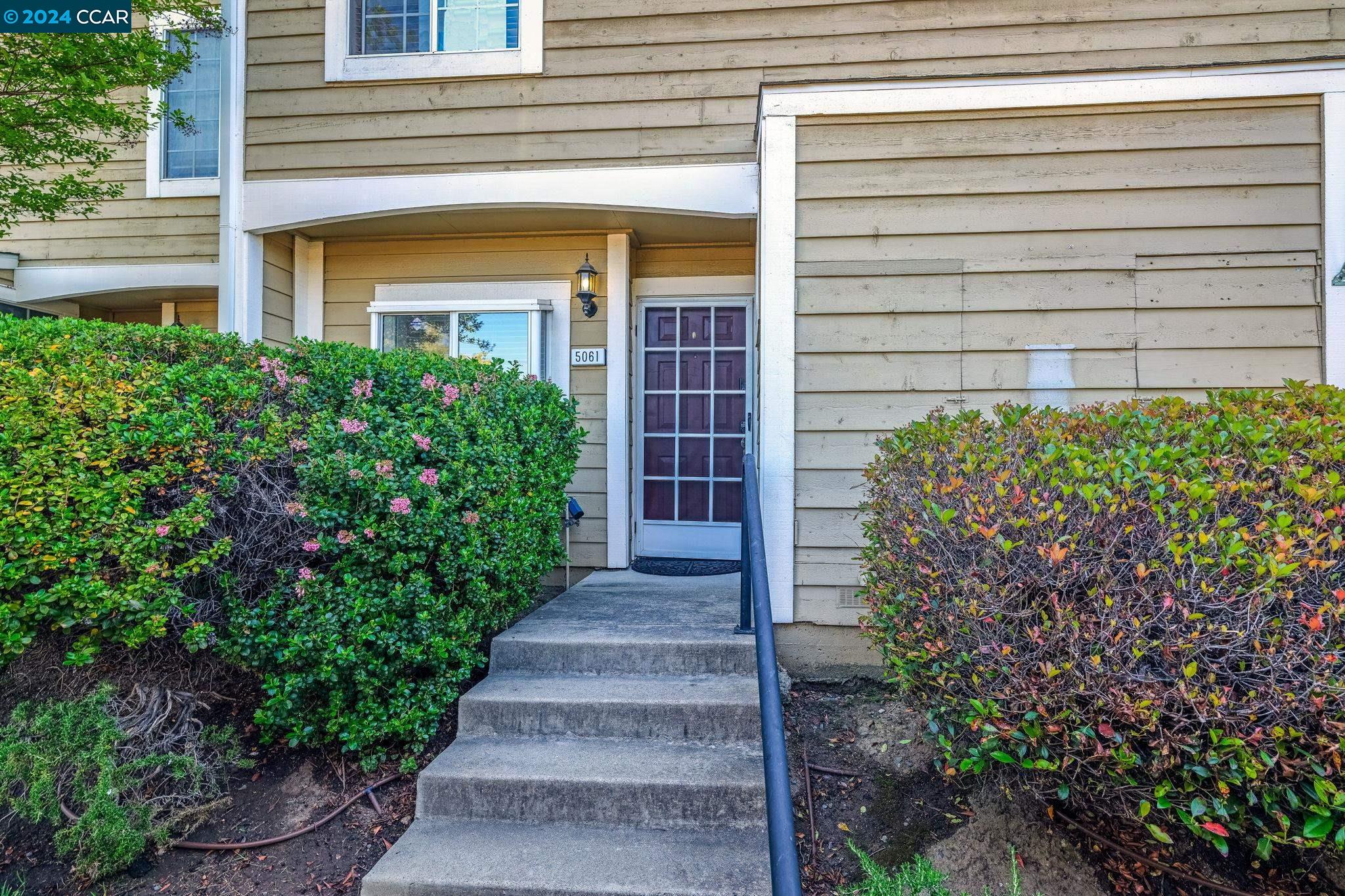 Detail Gallery Image 1 of 1 For 5061 Hiller Ln, Martinez,  CA 94553 - 2 Beds | 2/1 Baths