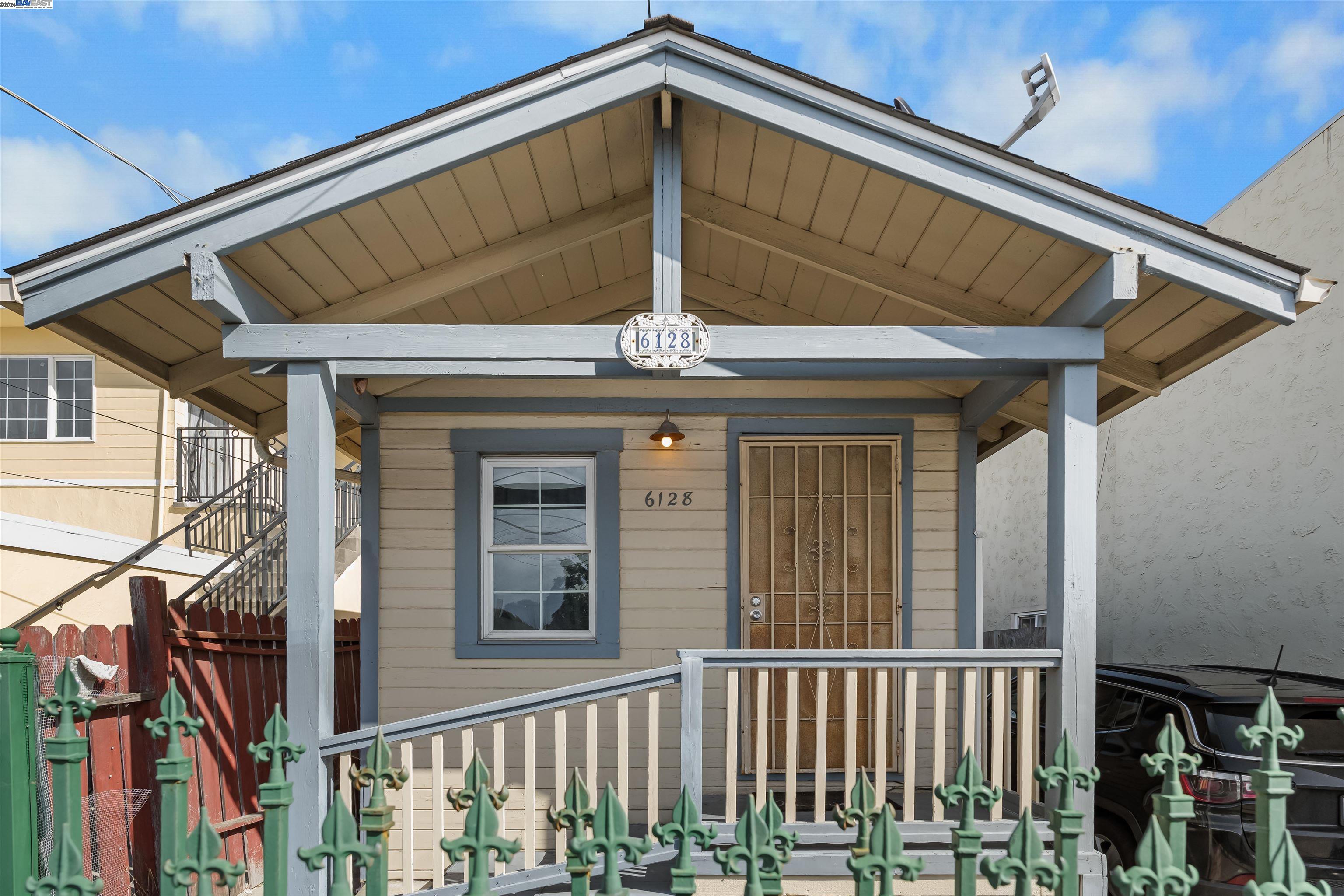 Detail Gallery Image 1 of 1 For 6128 Harmon Ave, Oakland,  CA 94621 - 2 Beds | 1 Baths
