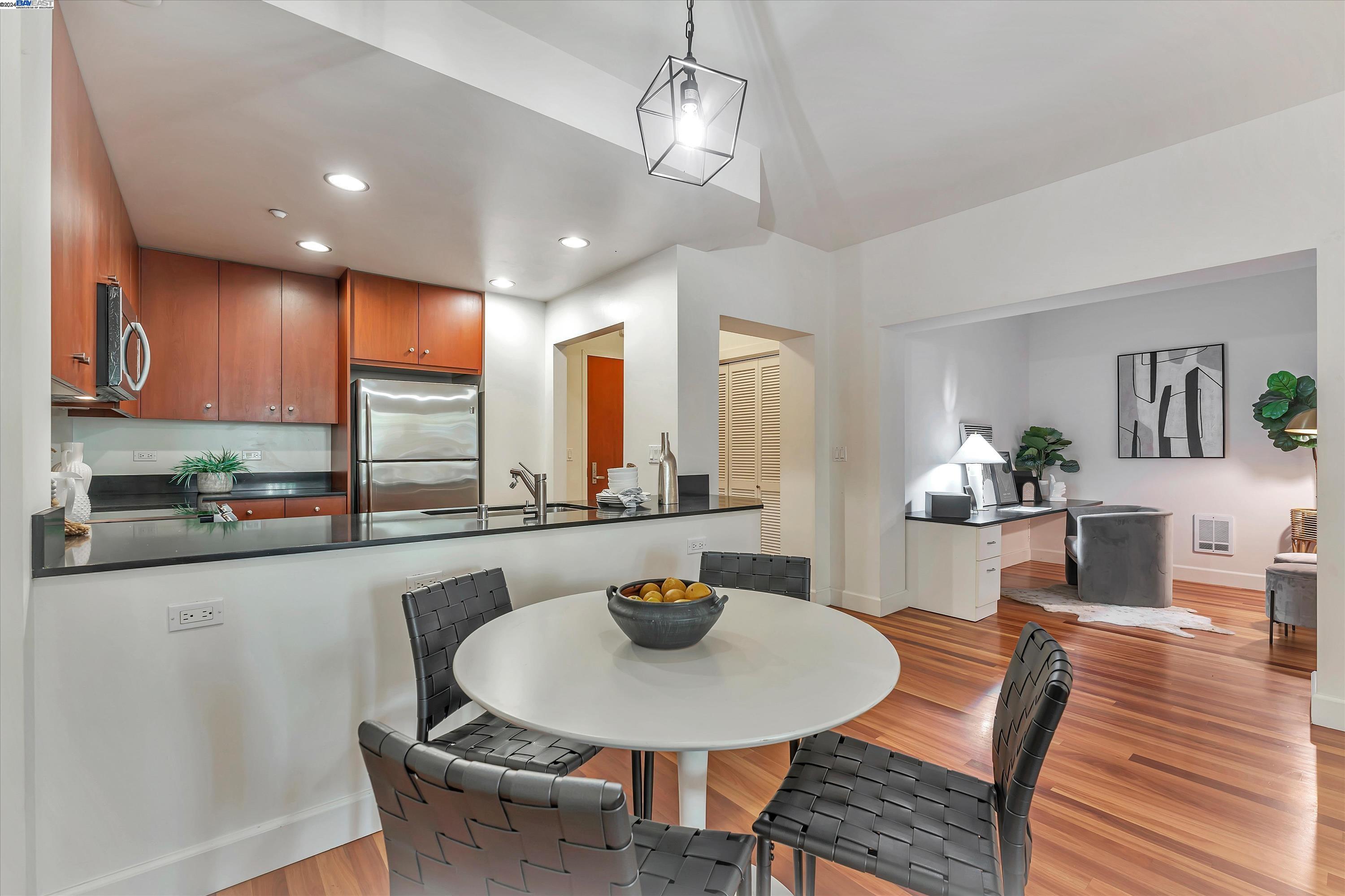 Detail Gallery Image 15 of 34 For 585 9th St #336,  Oakland,  CA 94607 - 2 Beds | 2 Baths