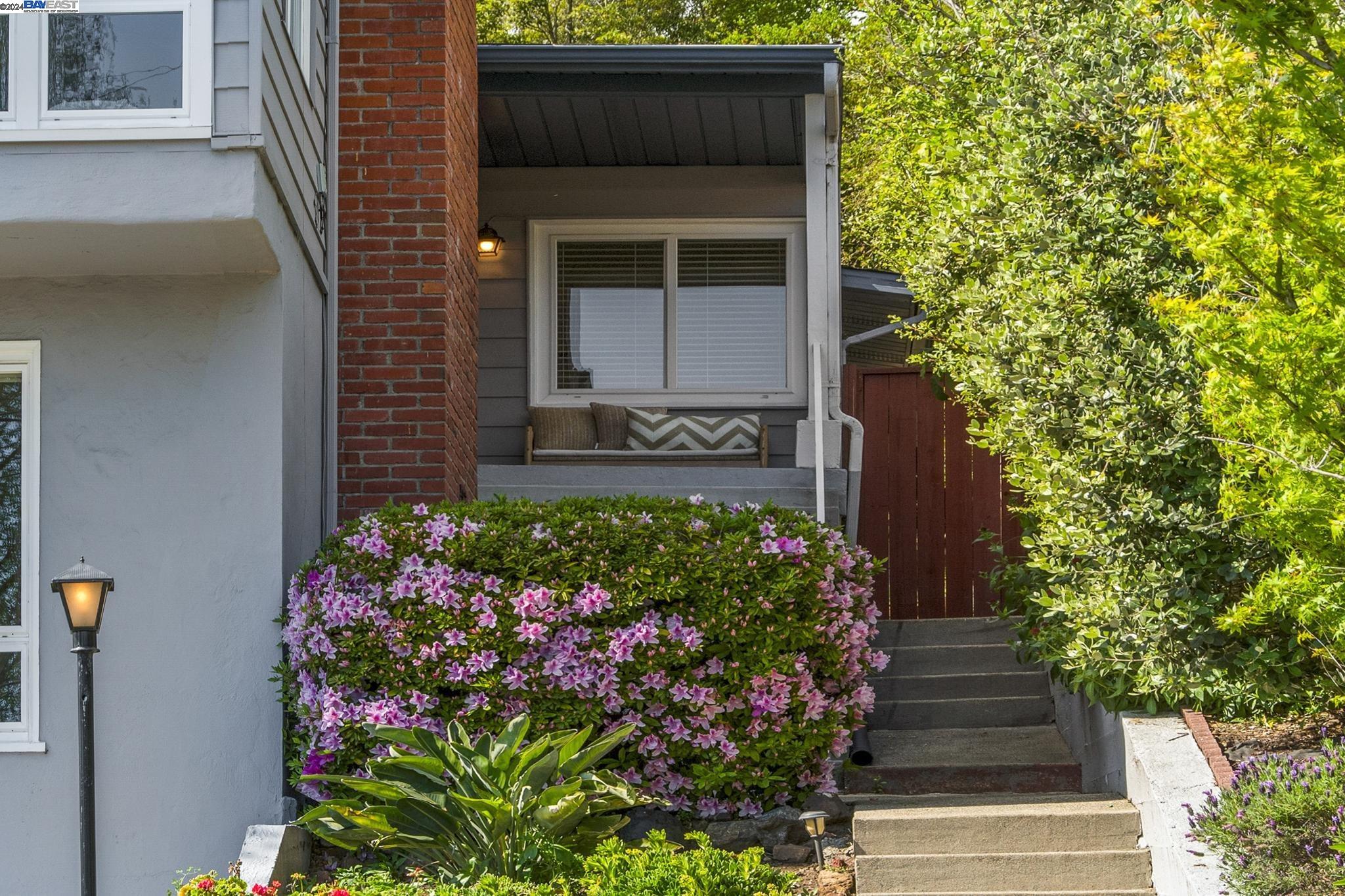 Detail Gallery Image 4 of 58 For 4419 Norton Ave, Oakland,  CA 94602 - 3 Beds | 2 Baths