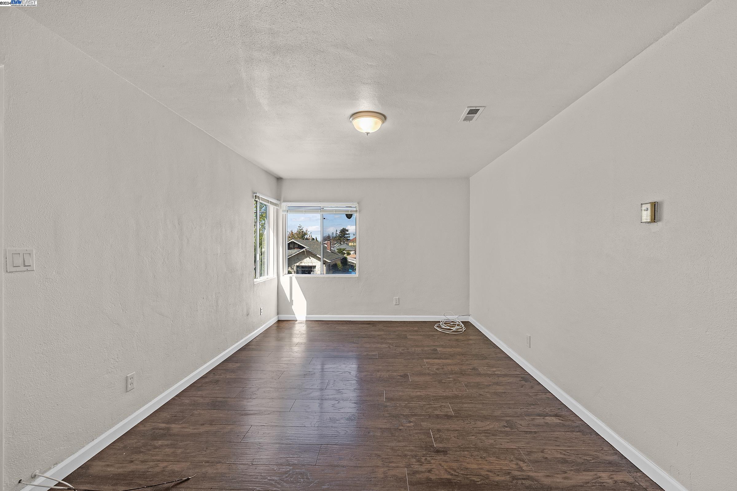 Detail Gallery Image 17 of 25 For 1700 40th Ave, Oakland,  CA 94601 - 4 Beds | 2 Baths