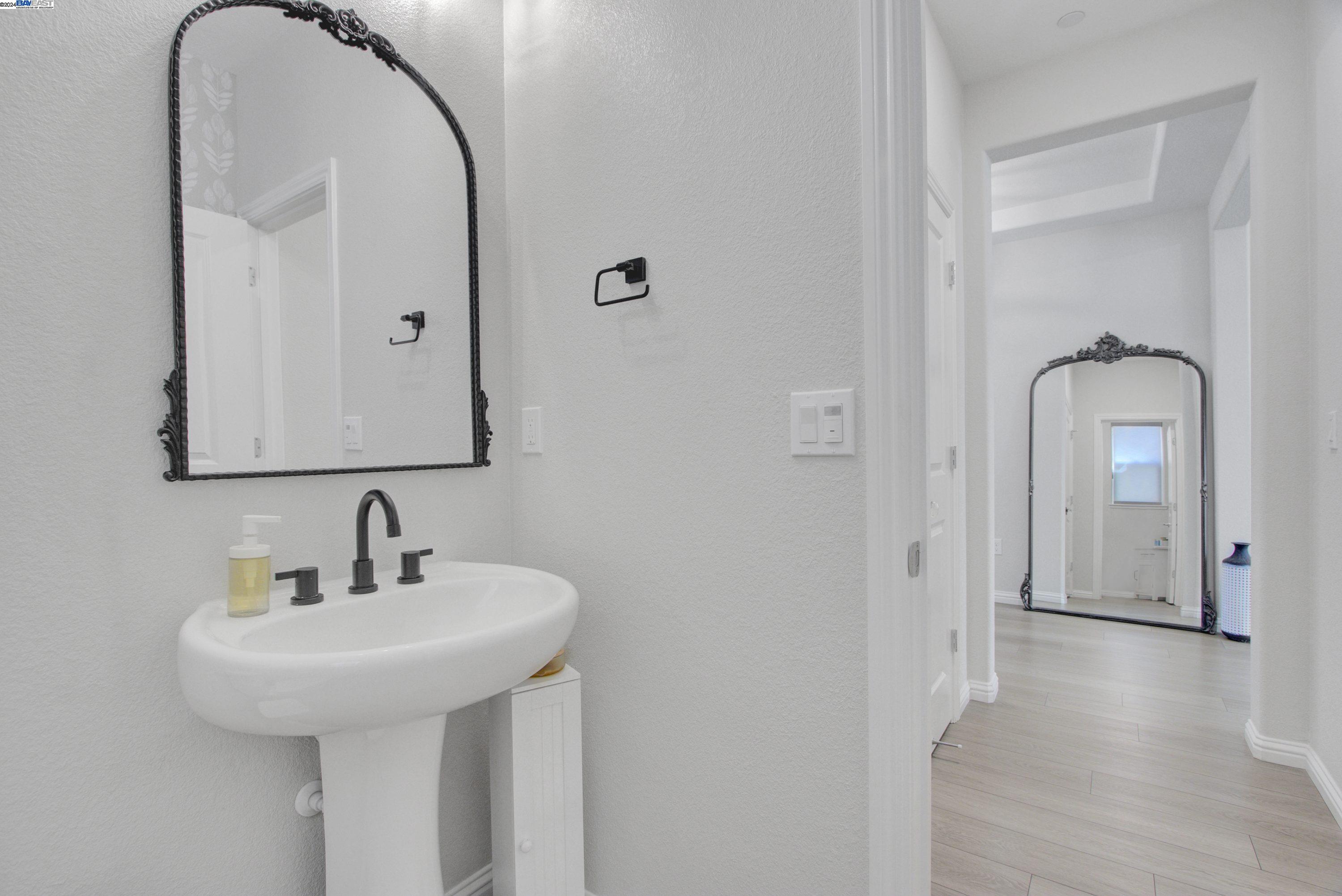 Detail Gallery Image 13 of 60 For 302 Bear Creek Dr, Brentwood,  CA 94513 - 4 Beds | 2/1 Baths
