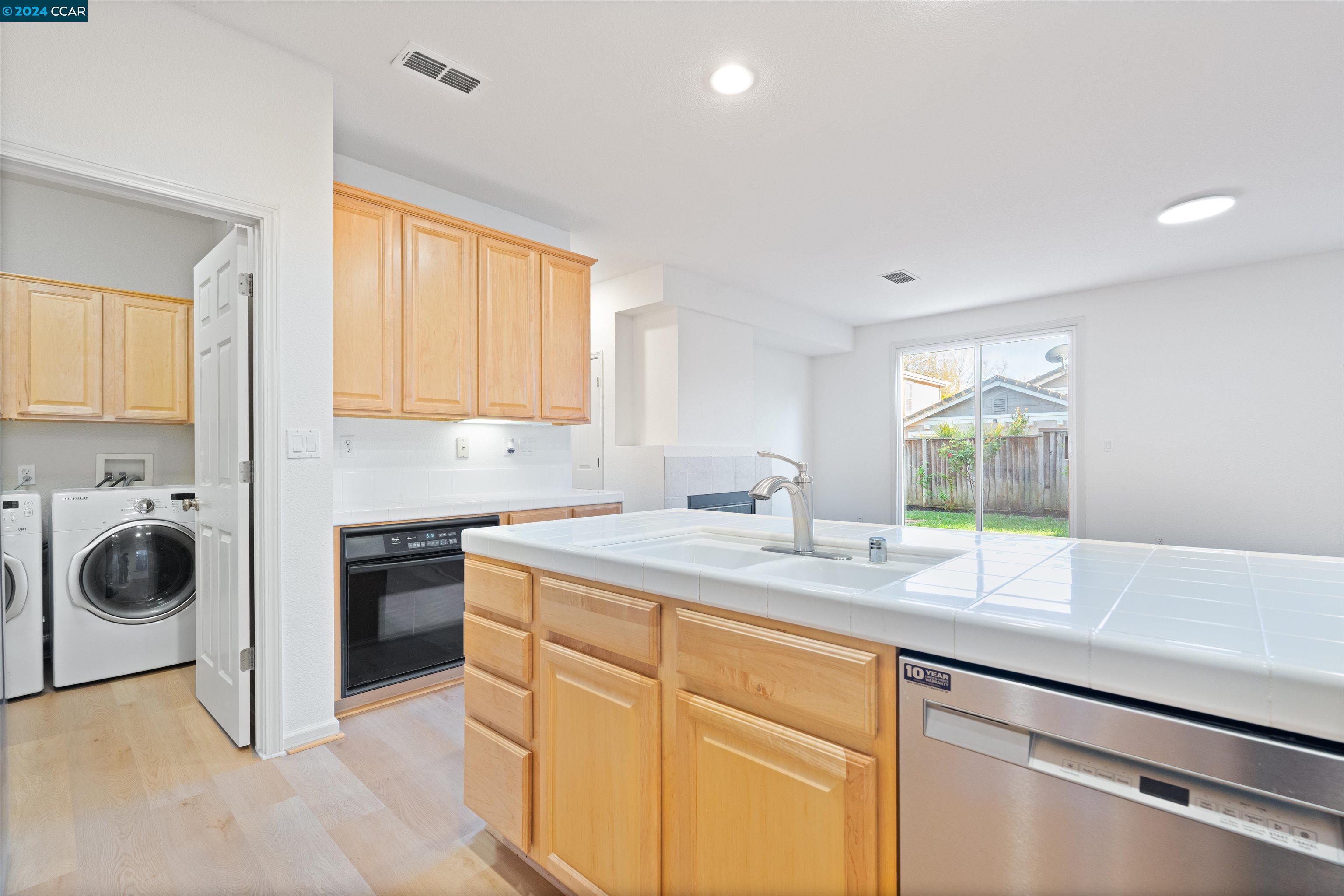 Detail Gallery Image 6 of 28 For 42 Lily Ct, Danville,  CA 94506 - 4 Beds | 2/1 Baths