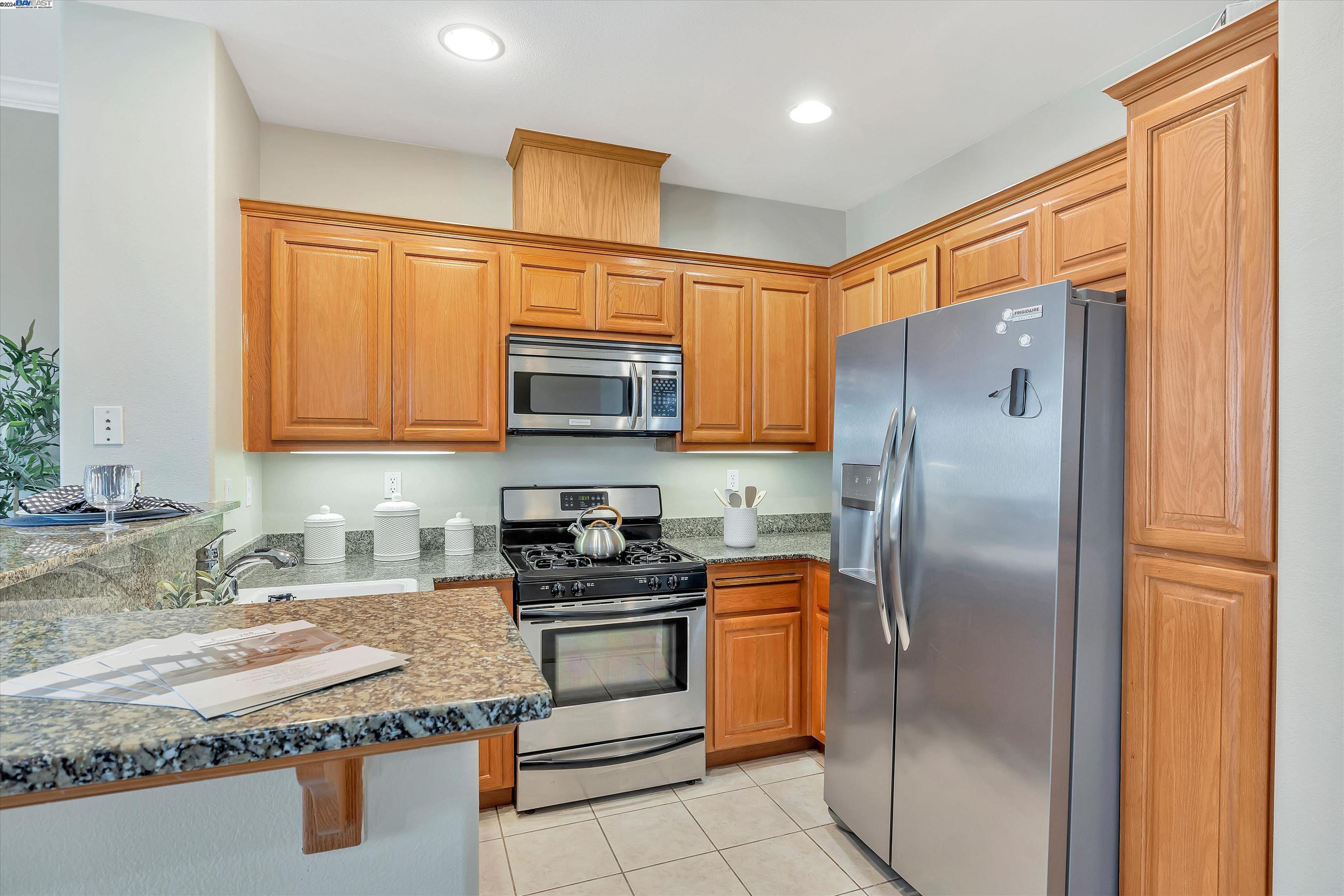 Detail Gallery Image 9 of 39 For 3240 Maguire Way #424,  Dublin,  CA 94568 - 2 Beds | 2/1 Baths