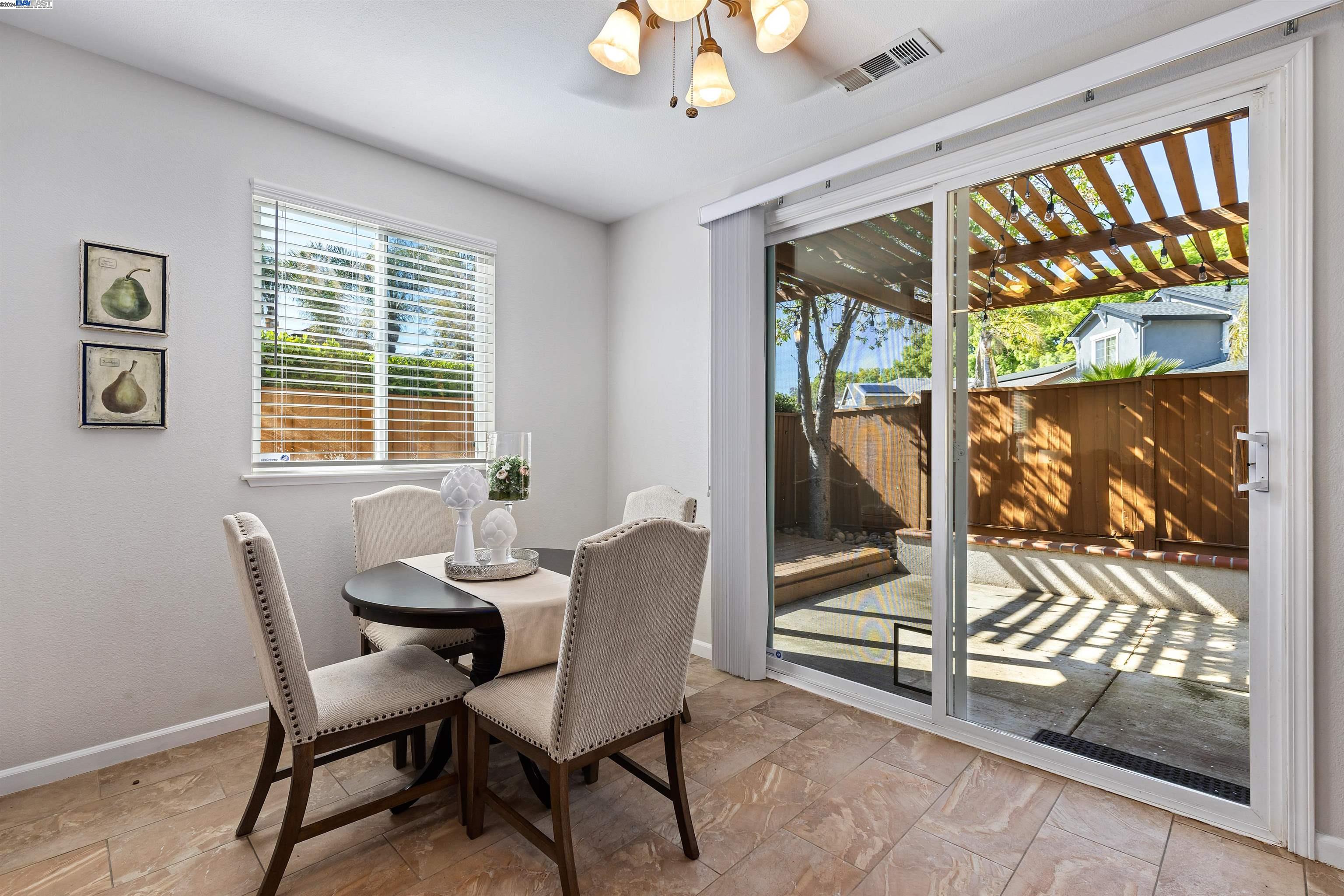 Detail Gallery Image 13 of 41 For 611 Ash Ct, Brentwood,  CA 94513 - 3 Beds | 2 Baths