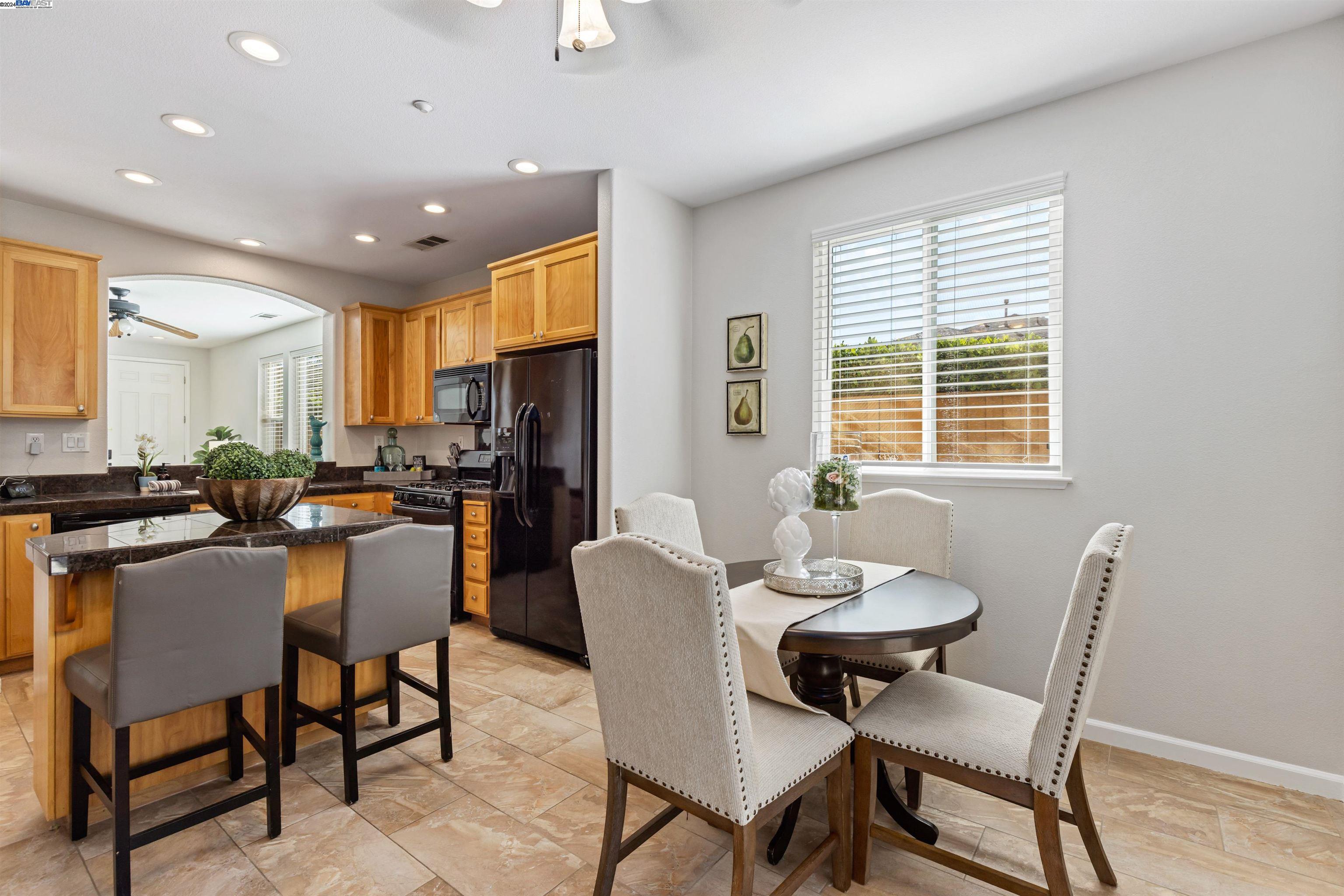 Detail Gallery Image 14 of 41 For 611 Ash Ct, Brentwood,  CA 94513 - 3 Beds | 2 Baths