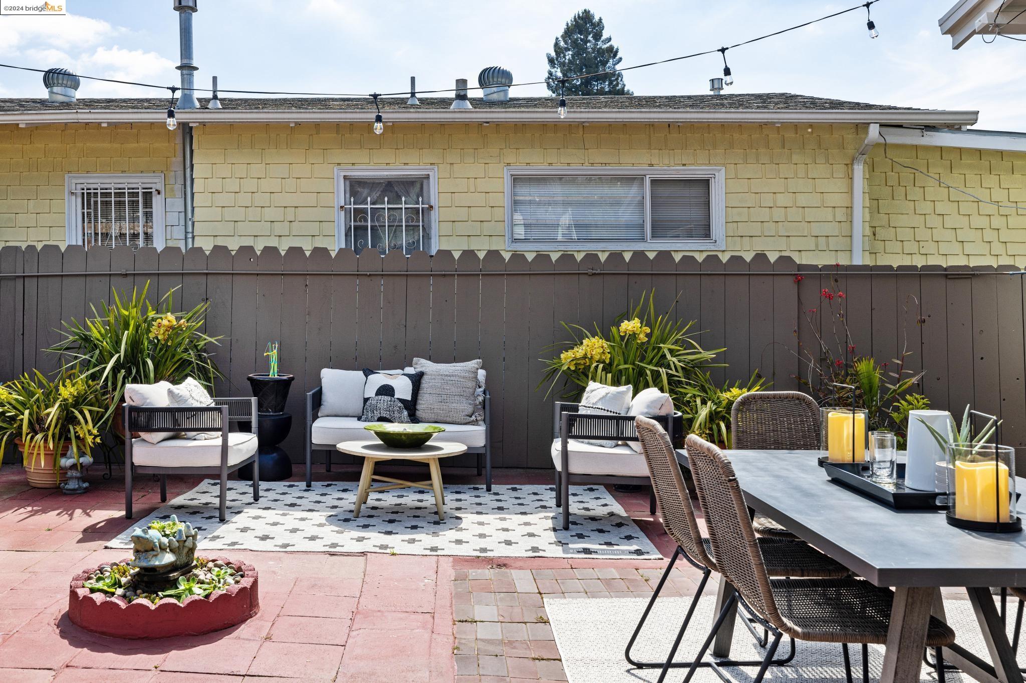 Detail Gallery Image 33 of 37 For 2557 Damuth St, Oakland,  CA 94602 - 2 Beds | 1/1 Baths