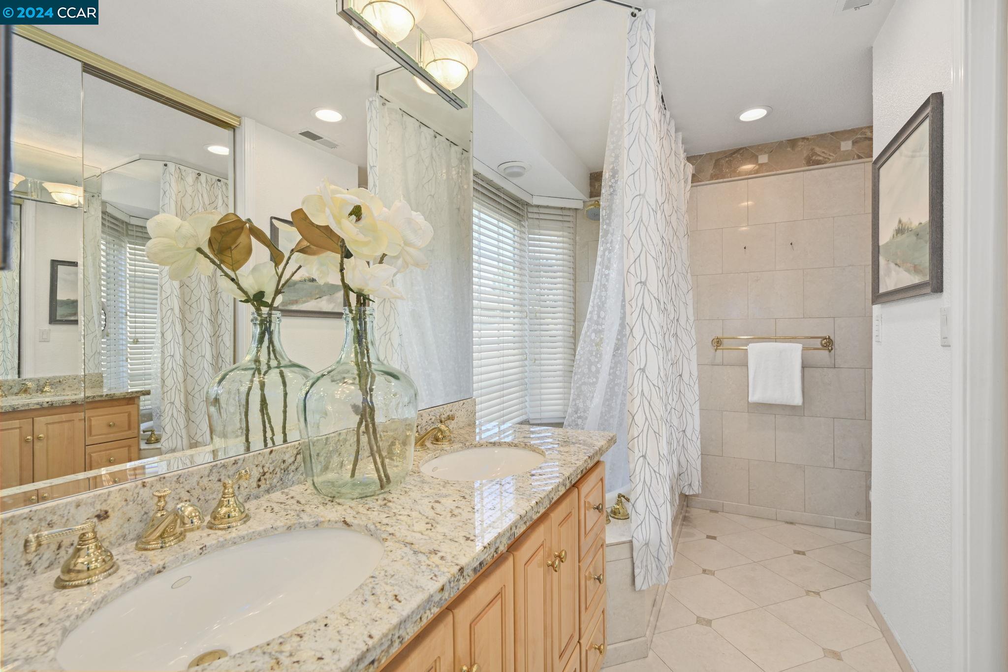 Detail Gallery Image 15 of 28 For 1944 Eagle Lake Ct, Martinez,  CA 94553 - 4 Beds | 2/1 Baths