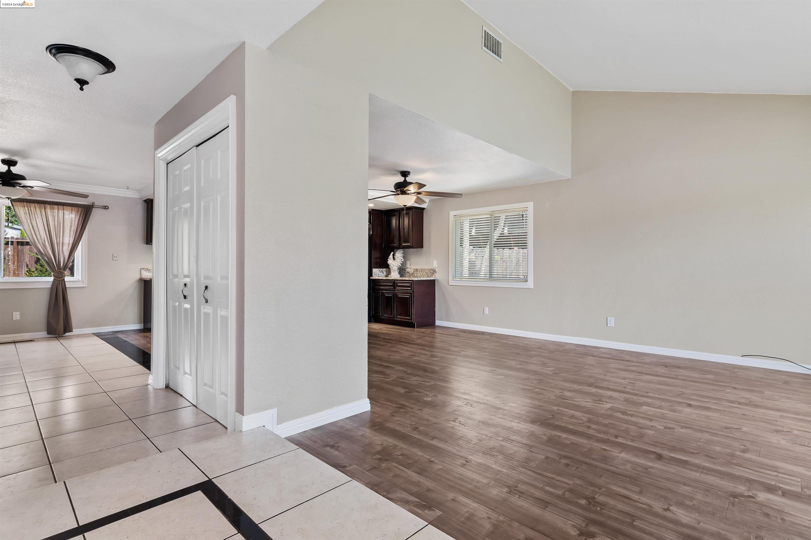 Detail Gallery Image 8 of 30 For 1305 Tarryton Ct, Antioch,  CA 94509 - 4 Beds | 2/1 Baths