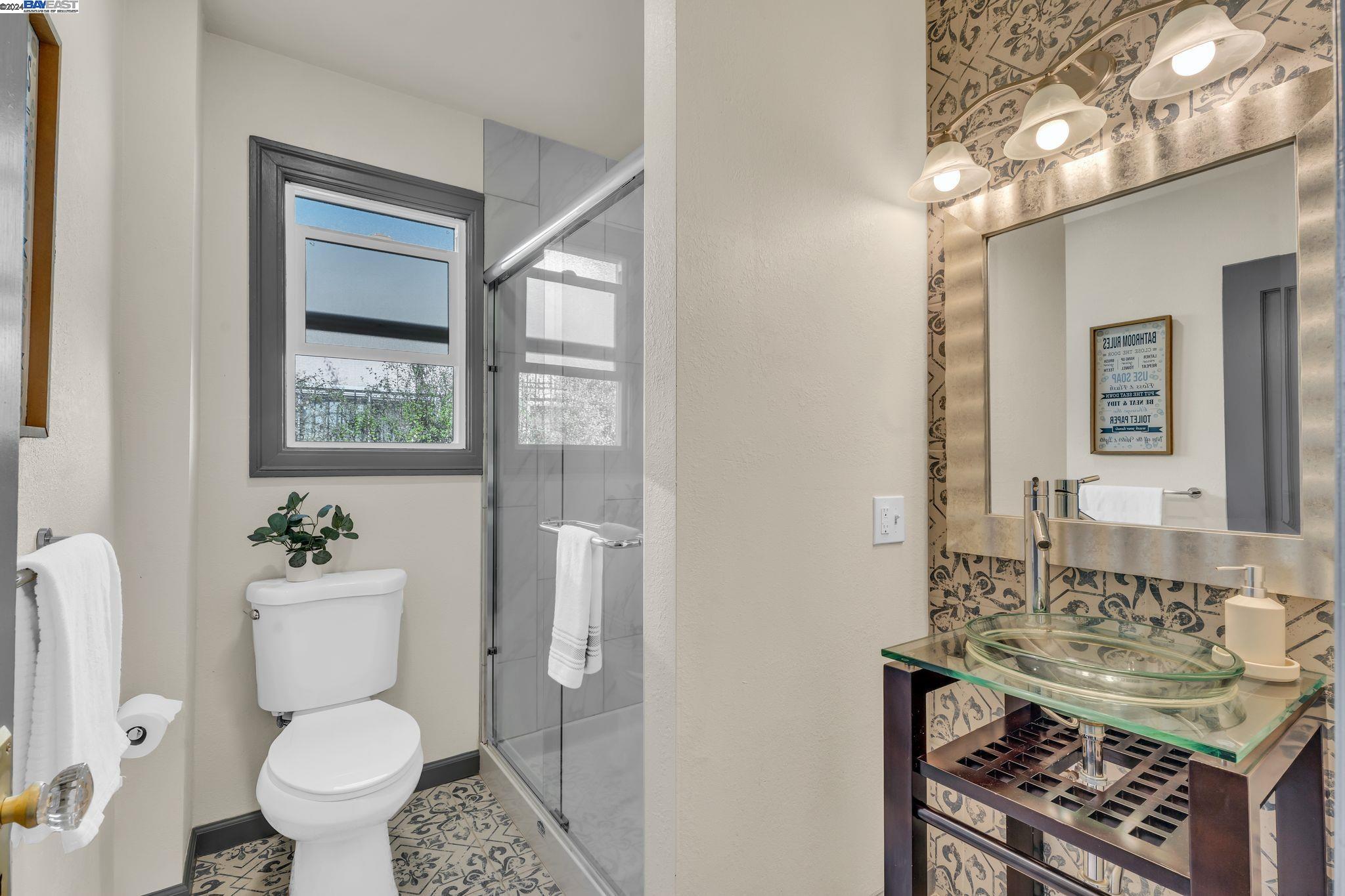 Detail Gallery Image 13 of 25 For 1621 78th Ave, Oakland,  CA 94621 - 3 Beds | 2 Baths
