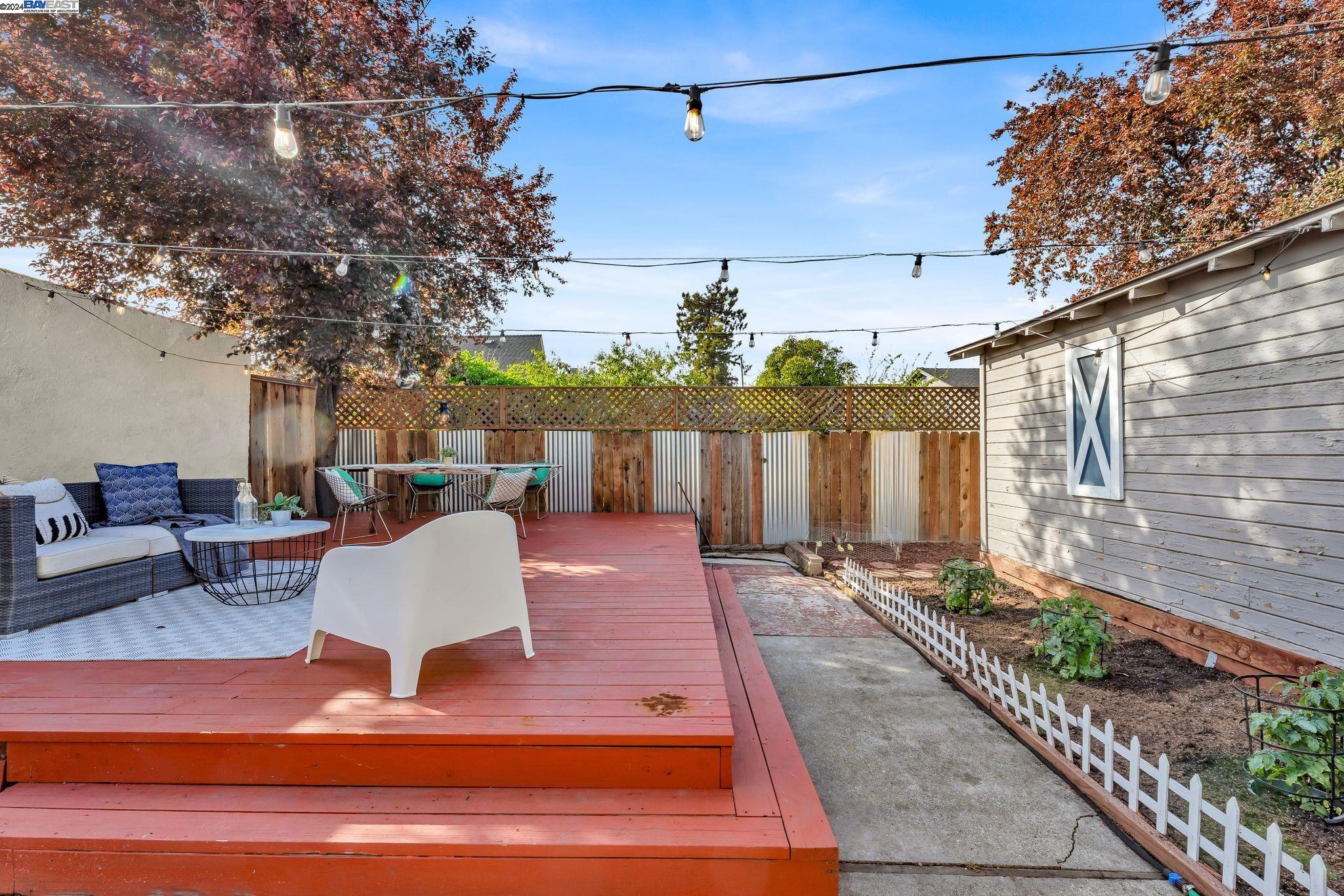 Detail Gallery Image 16 of 23 For 1621 78th Ave, Oakland,  CA 94621 - 3 Beds | 2 Baths