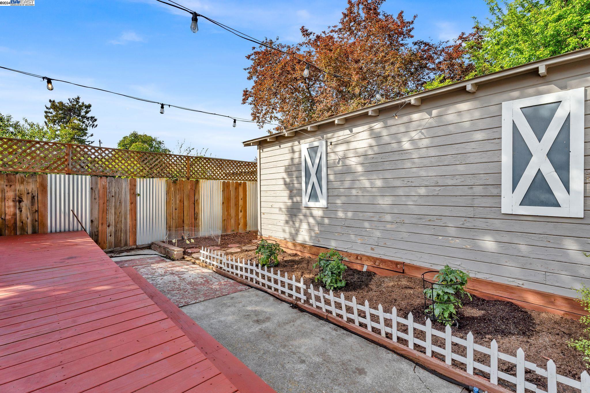 Detail Gallery Image 18 of 23 For 1621 78th Ave, Oakland,  CA 94621 - 3 Beds | 2 Baths