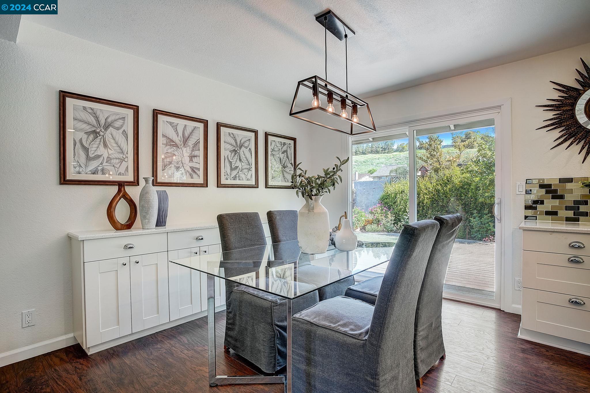 Detail Gallery Image 11 of 40 For 1939 Jameson Ct, Concord,  CA 94521 - 4 Beds | 2/1 Baths