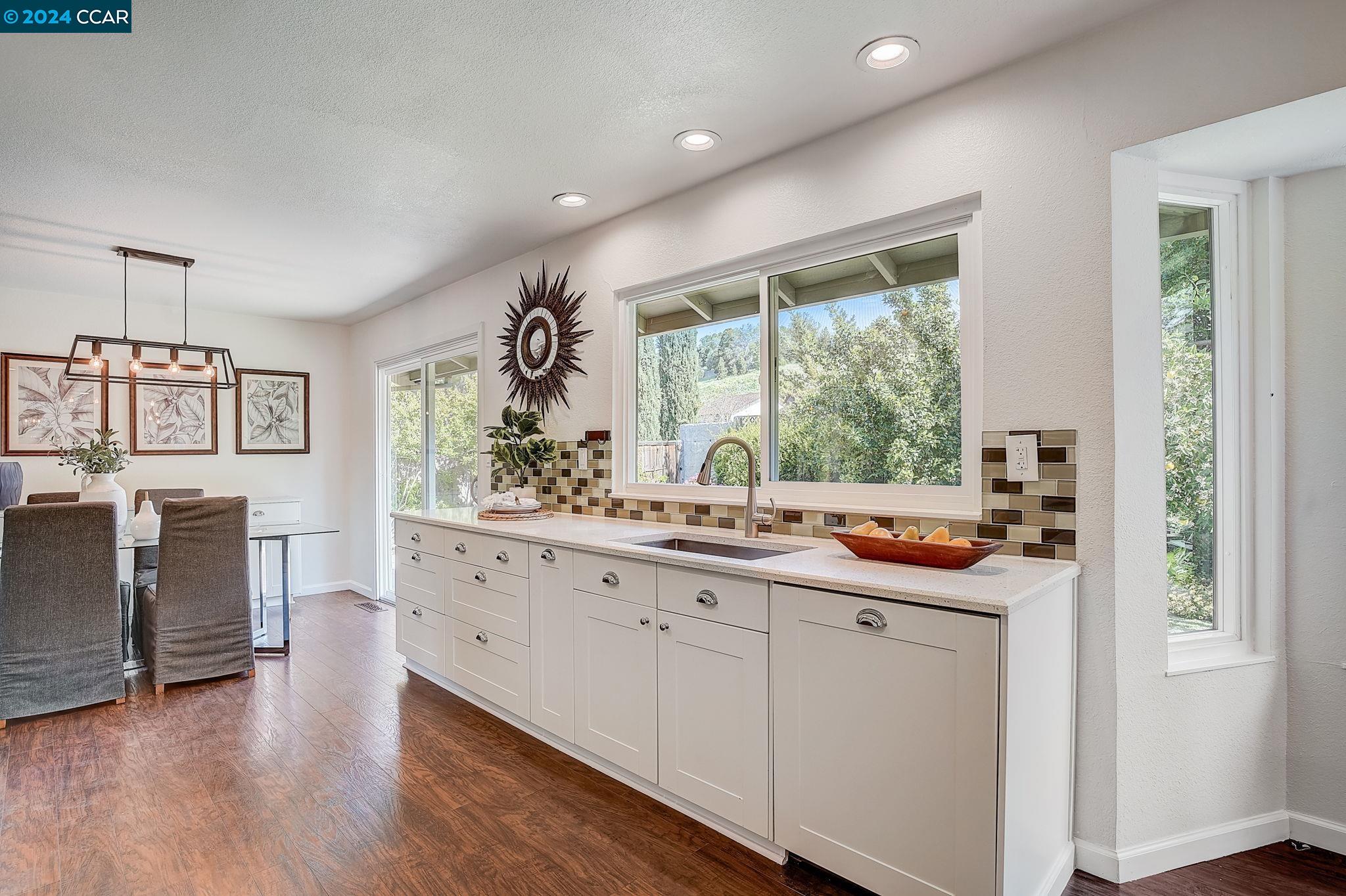 Detail Gallery Image 14 of 40 For 1939 Jameson Ct, Concord,  CA 94521 - 4 Beds | 2/1 Baths