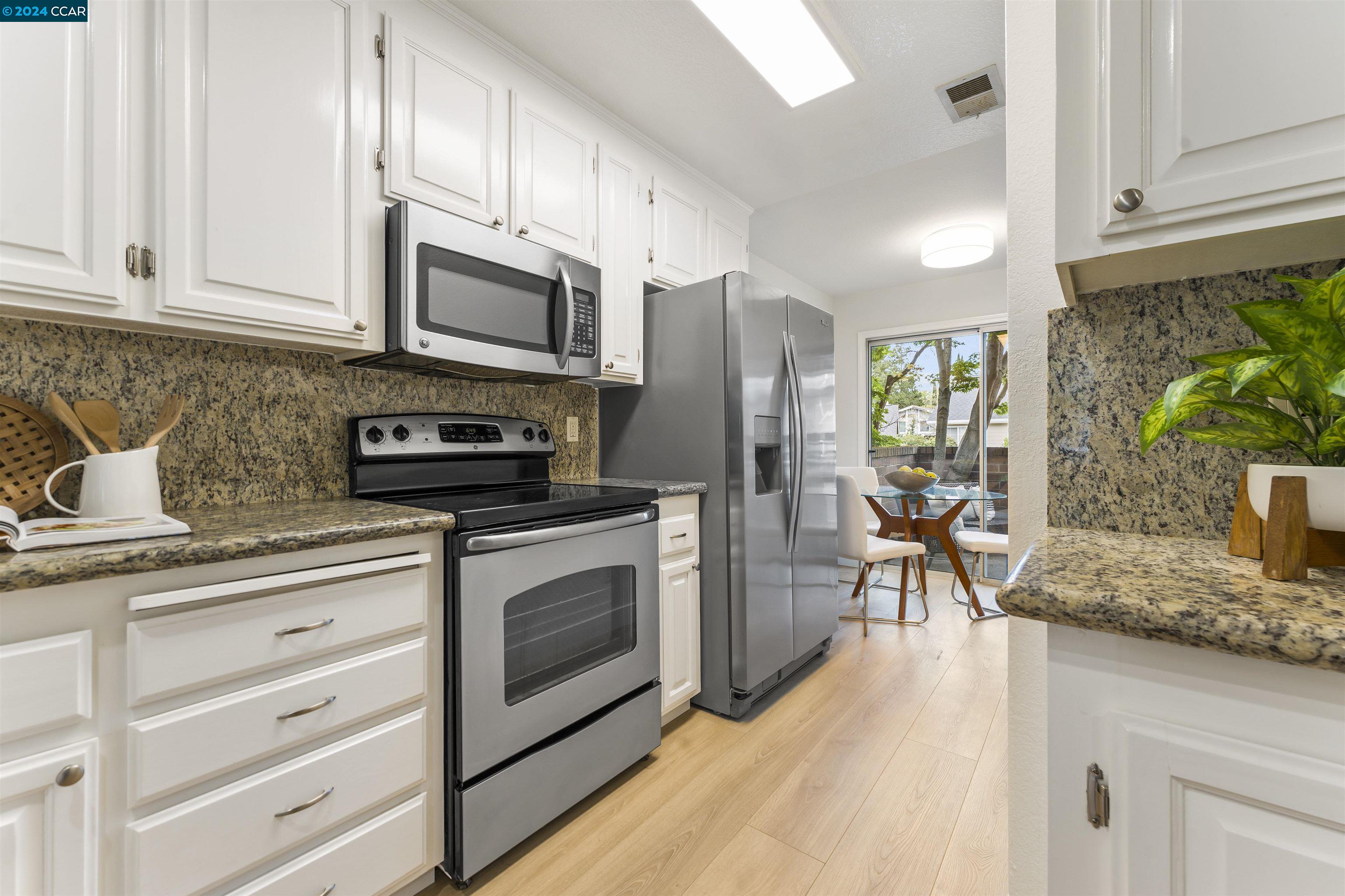 Detail Gallery Image 6 of 41 For 309 Warmcastle Ct, Martinez,  CA 94553 - 3 Beds | 2/1 Baths
