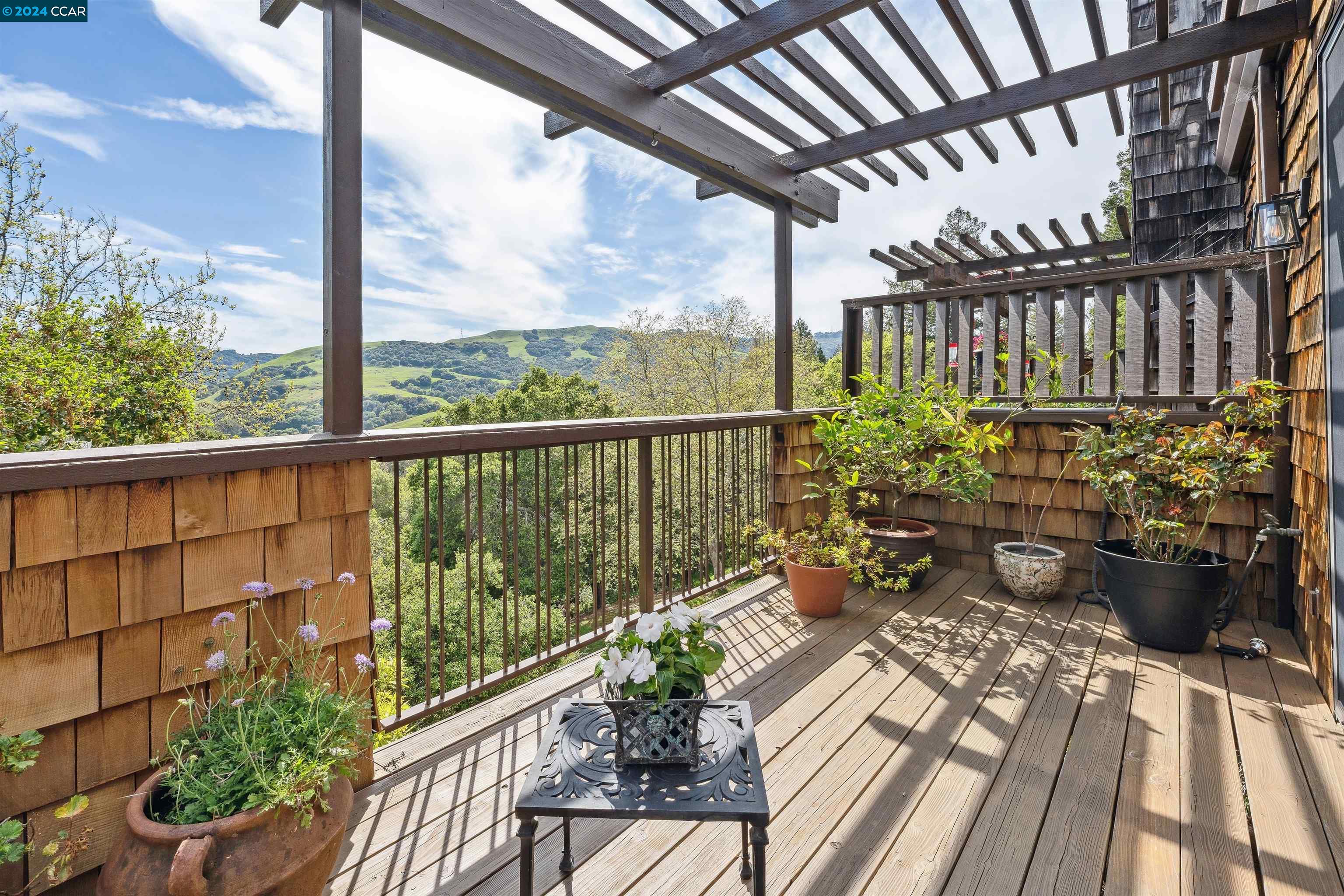Detail Gallery Image 23 of 41 For 112 Ravenhill Road, Orinda,  CA 94563 - 2 Beds | 2/1 Baths