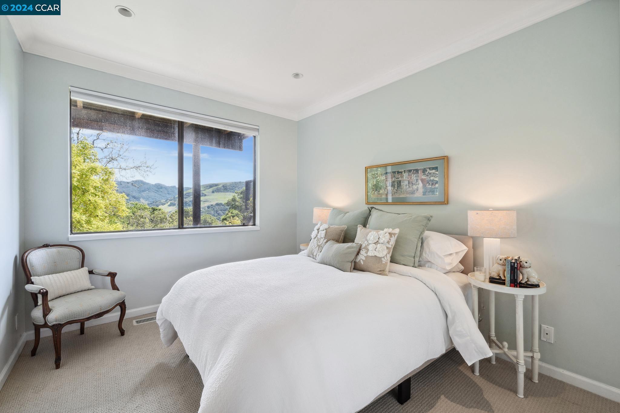 Detail Gallery Image 31 of 41 For 112 Ravenhill Road, Orinda,  CA 94563 - 2 Beds | 2/1 Baths
