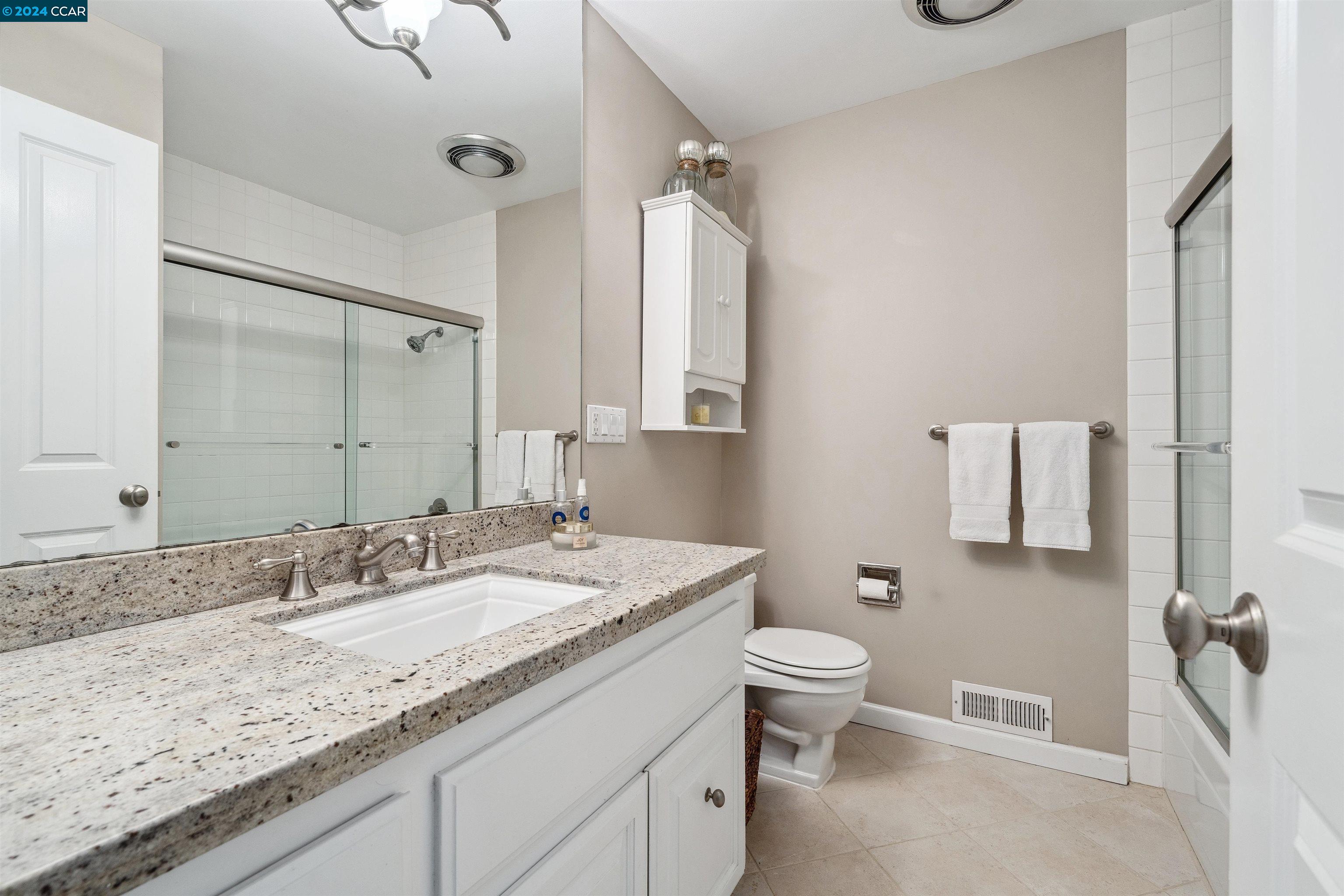 Detail Gallery Image 37 of 46 For 112 Ravenhill Road, Orinda,  CA 94563 - 2 Beds | 2/1 Baths