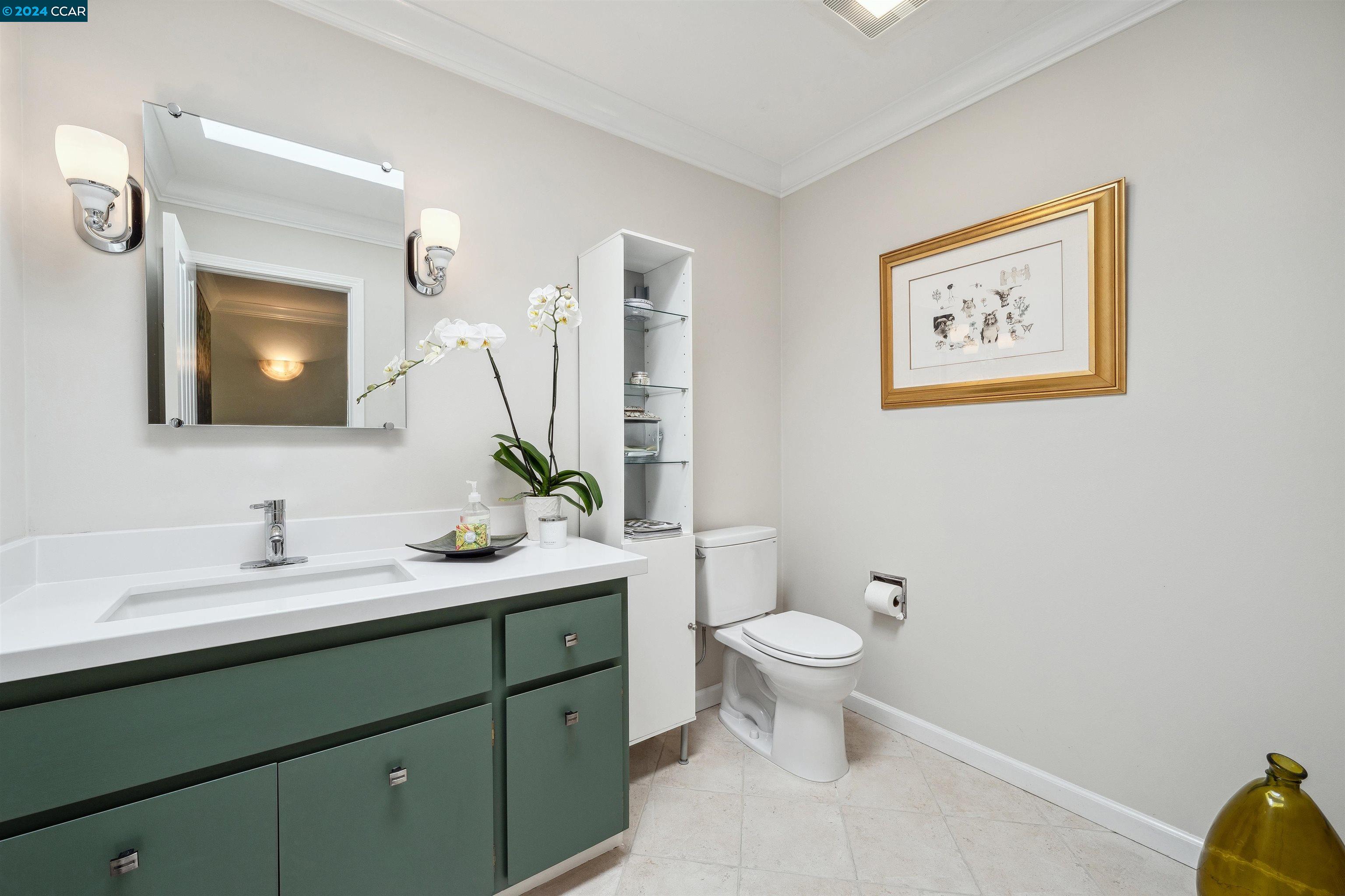 Detail Gallery Image 5 of 41 For 112 Ravenhill Road, Orinda,  CA 94563 - 2 Beds | 2/1 Baths