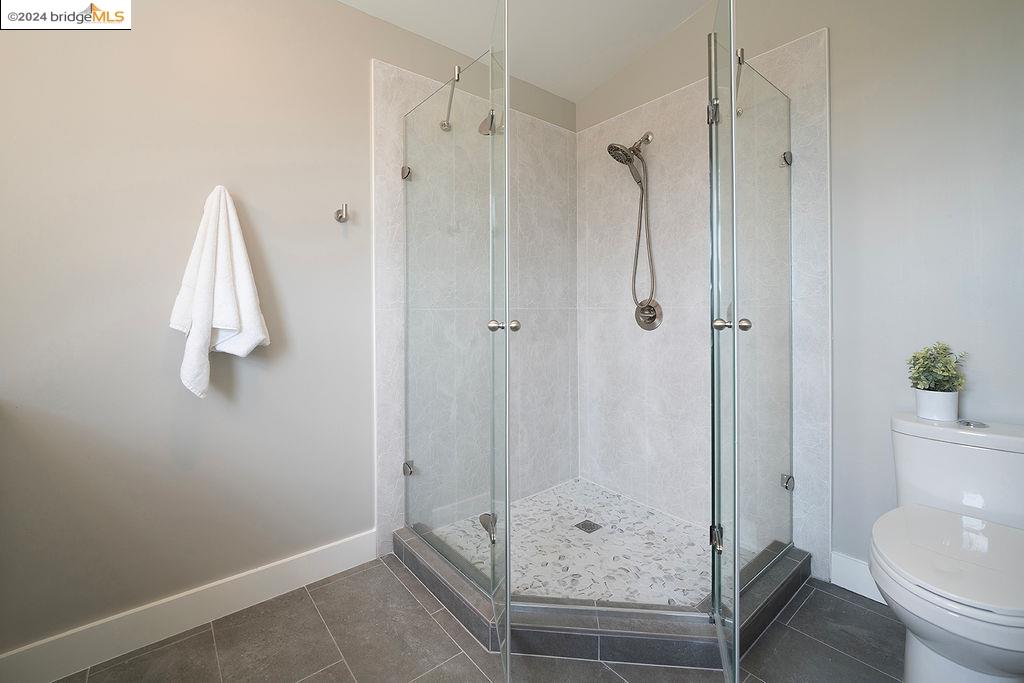 Detail Gallery Image 21 of 37 For 8008 Broadway Terrace, Oakland,  CA 94611 - 4 Beds | 2/1 Baths