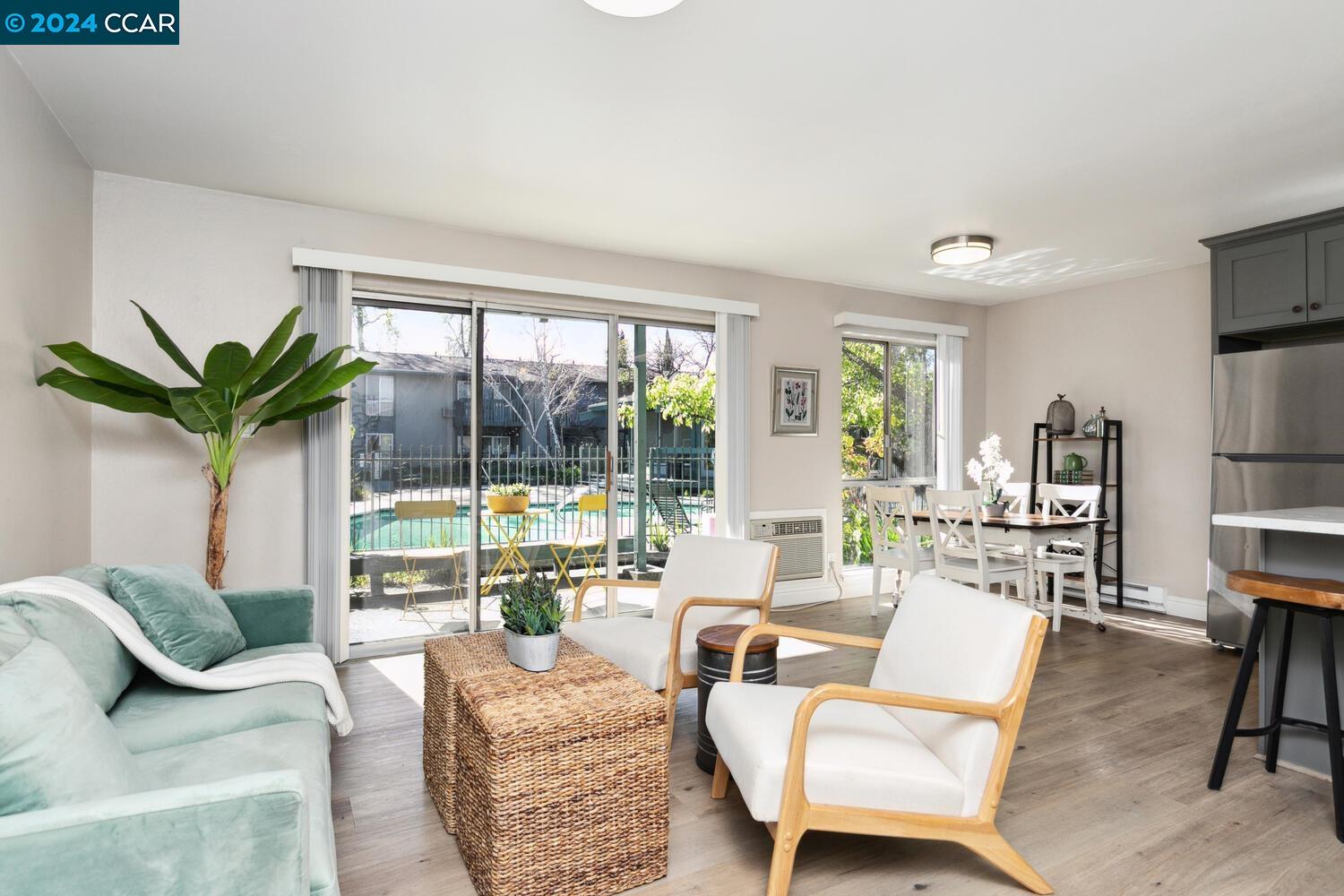Detail Gallery Image 6 of 25 For 1036 Oak Grove #87,  Concord,  CA 94518 - 1 Beds | 1 Baths