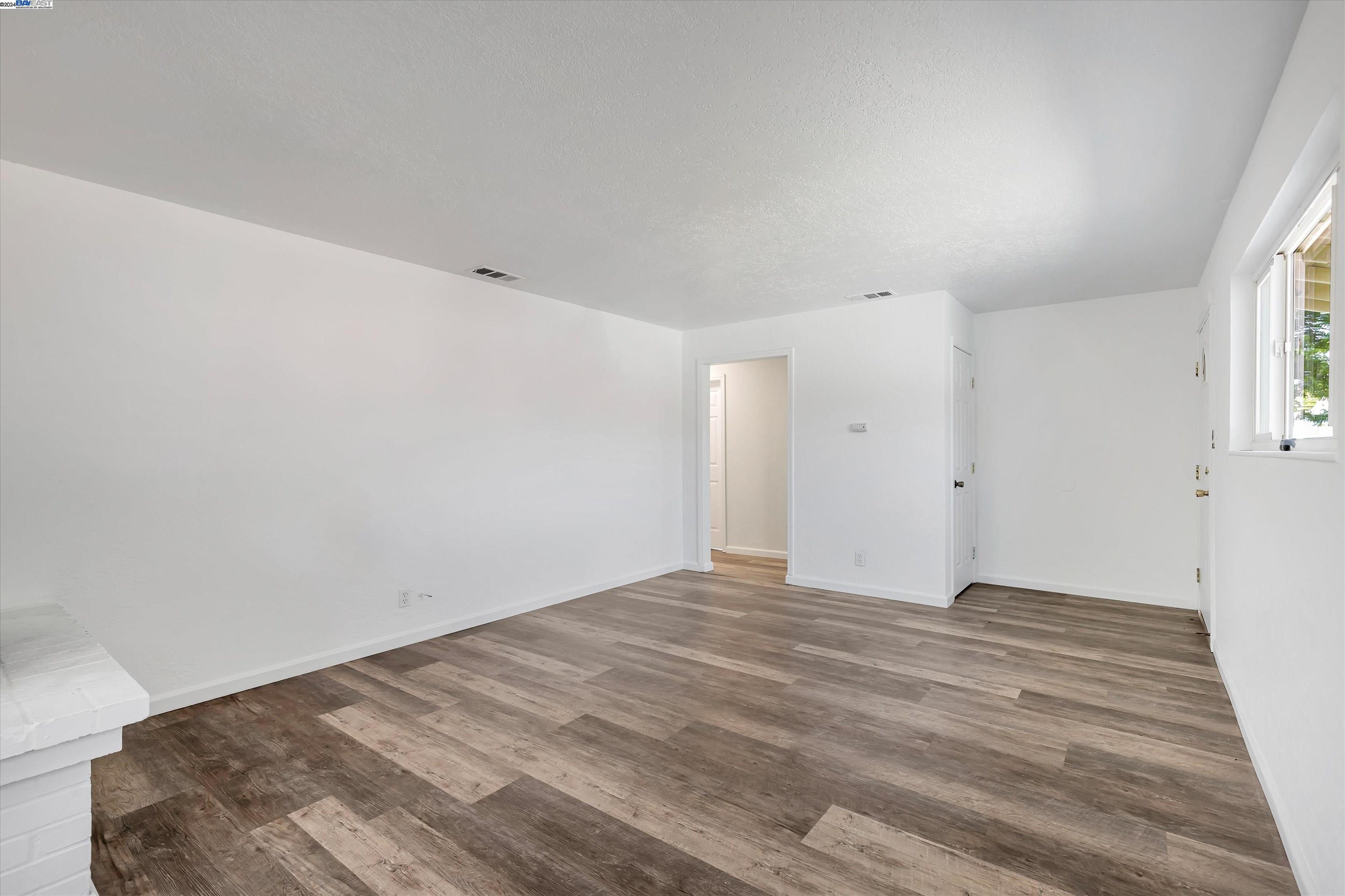 Detail Gallery Image 5 of 25 For 103 E 20th St, Tracy,  CA 95376 - 3 Beds | 1 Baths