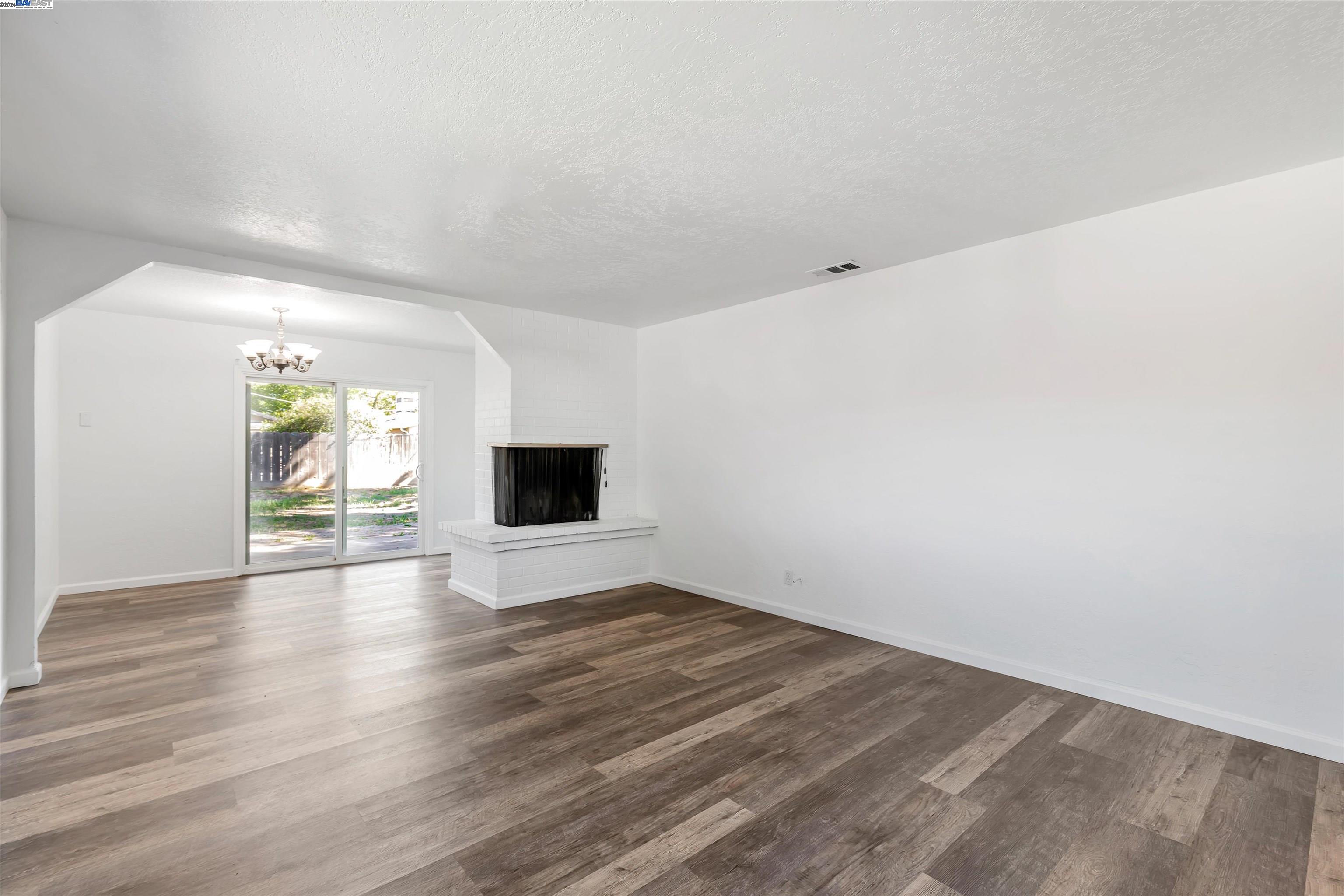 Detail Gallery Image 6 of 25 For 103 E 20th St, Tracy,  CA 95376 - 3 Beds | 1 Baths