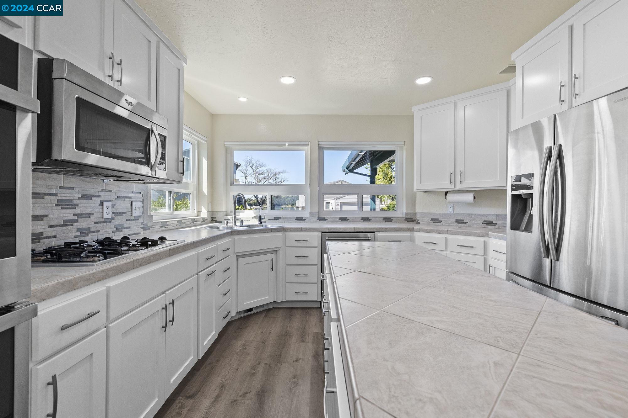 Detail Gallery Image 10 of 44 For 801 Mother Shipton, Copperopolis,  CA 95228 - 6 Beds | 3/2 Baths