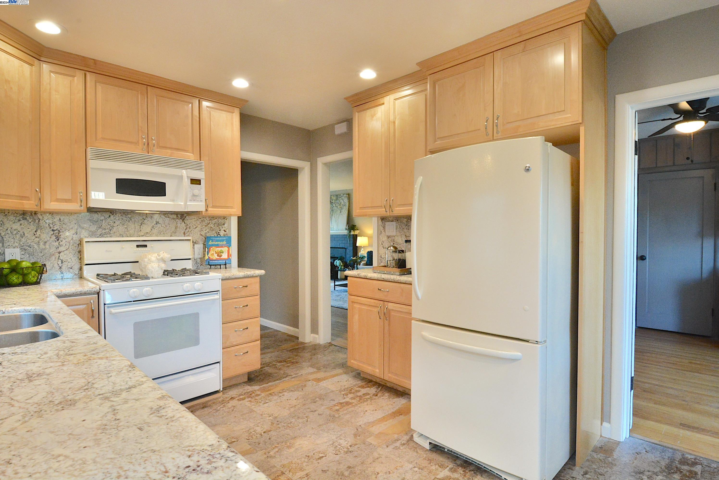 Detail Gallery Image 12 of 39 For 2667 Palm Ave, Livermore,  CA 94550 - 3 Beds | 2/1 Baths