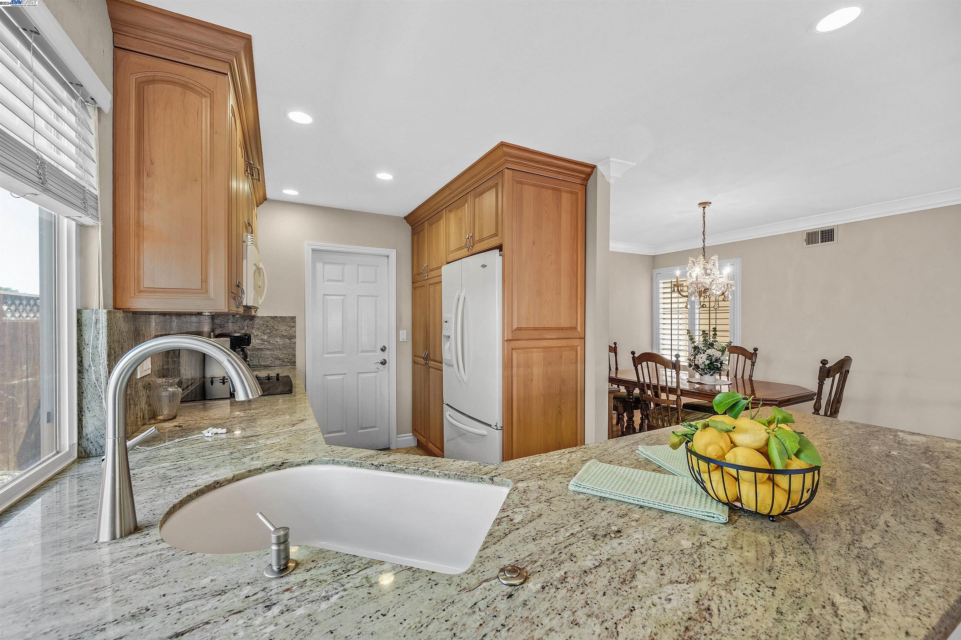 Detail Gallery Image 11 of 22 For 512 Brookfield Dr, Livermore,  CA 94551 - 3 Beds | 2 Baths