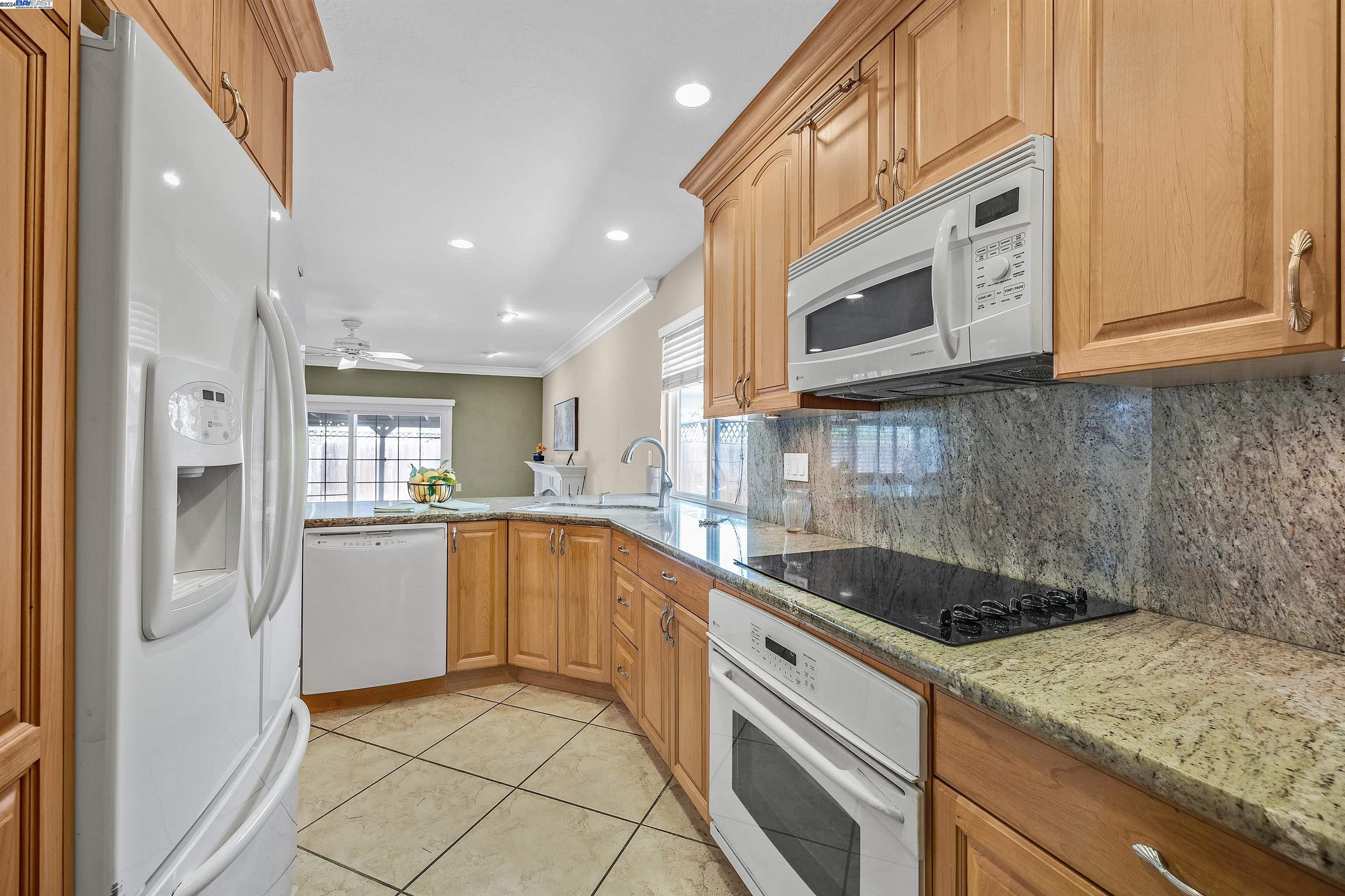 Detail Gallery Image 13 of 22 For 512 Brookfield Dr, Livermore,  CA 94551 - 3 Beds | 2 Baths
