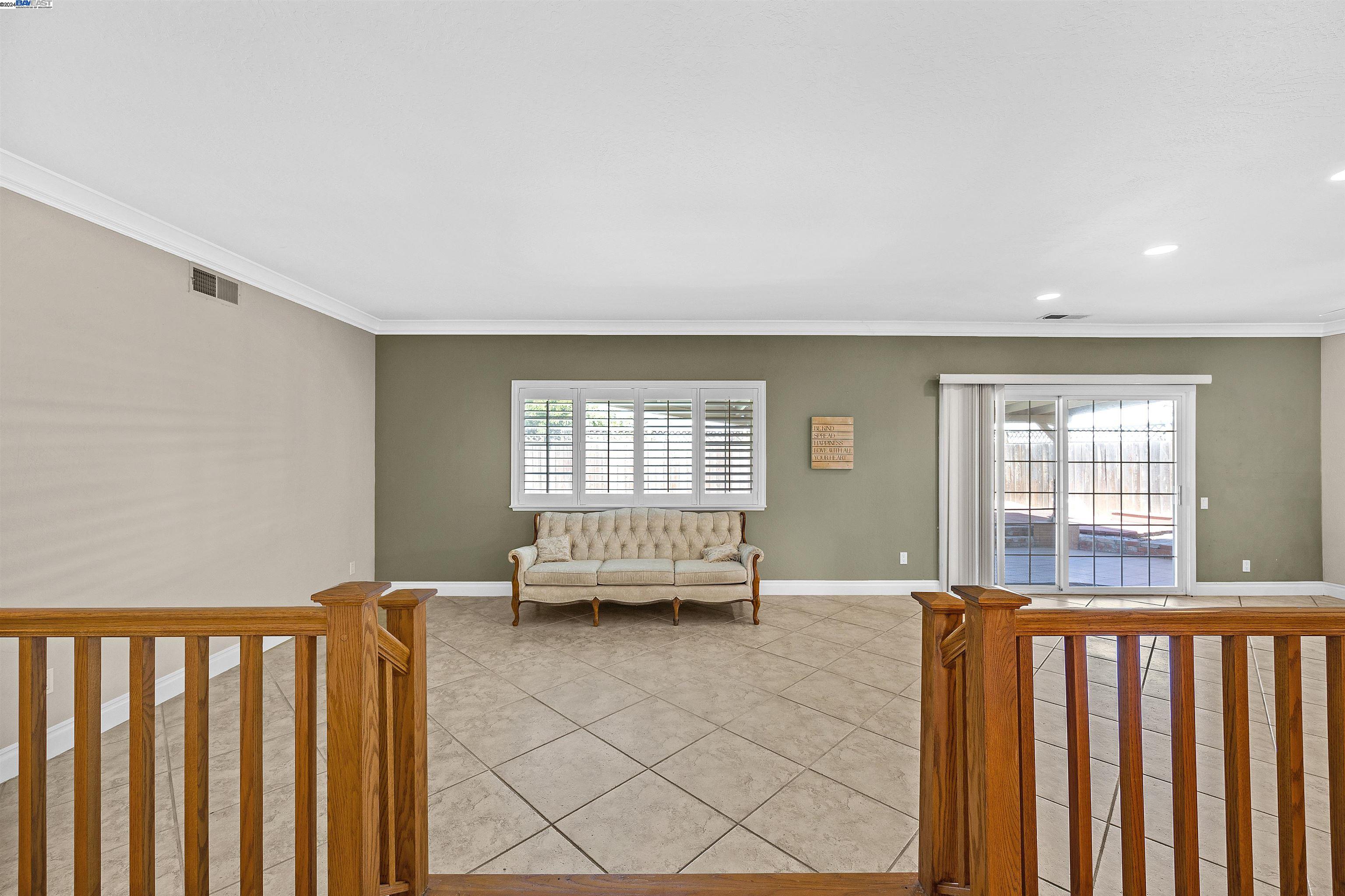 Detail Gallery Image 4 of 22 For 512 Brookfield Dr, Livermore,  CA 94551 - 3 Beds | 2 Baths