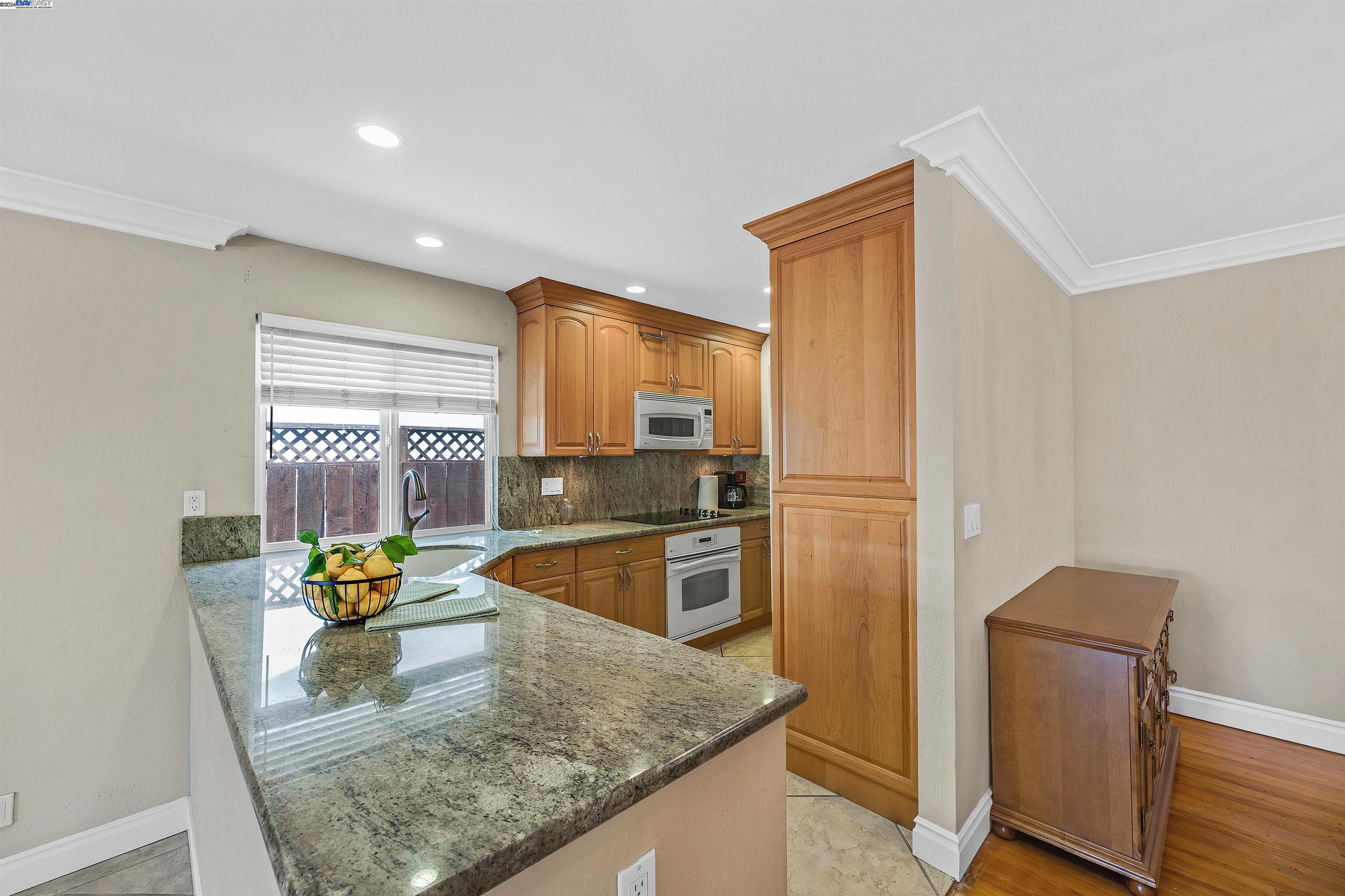 Detail Gallery Image 9 of 22 For 512 Brookfield Dr, Livermore,  CA 94551 - 3 Beds | 2 Baths