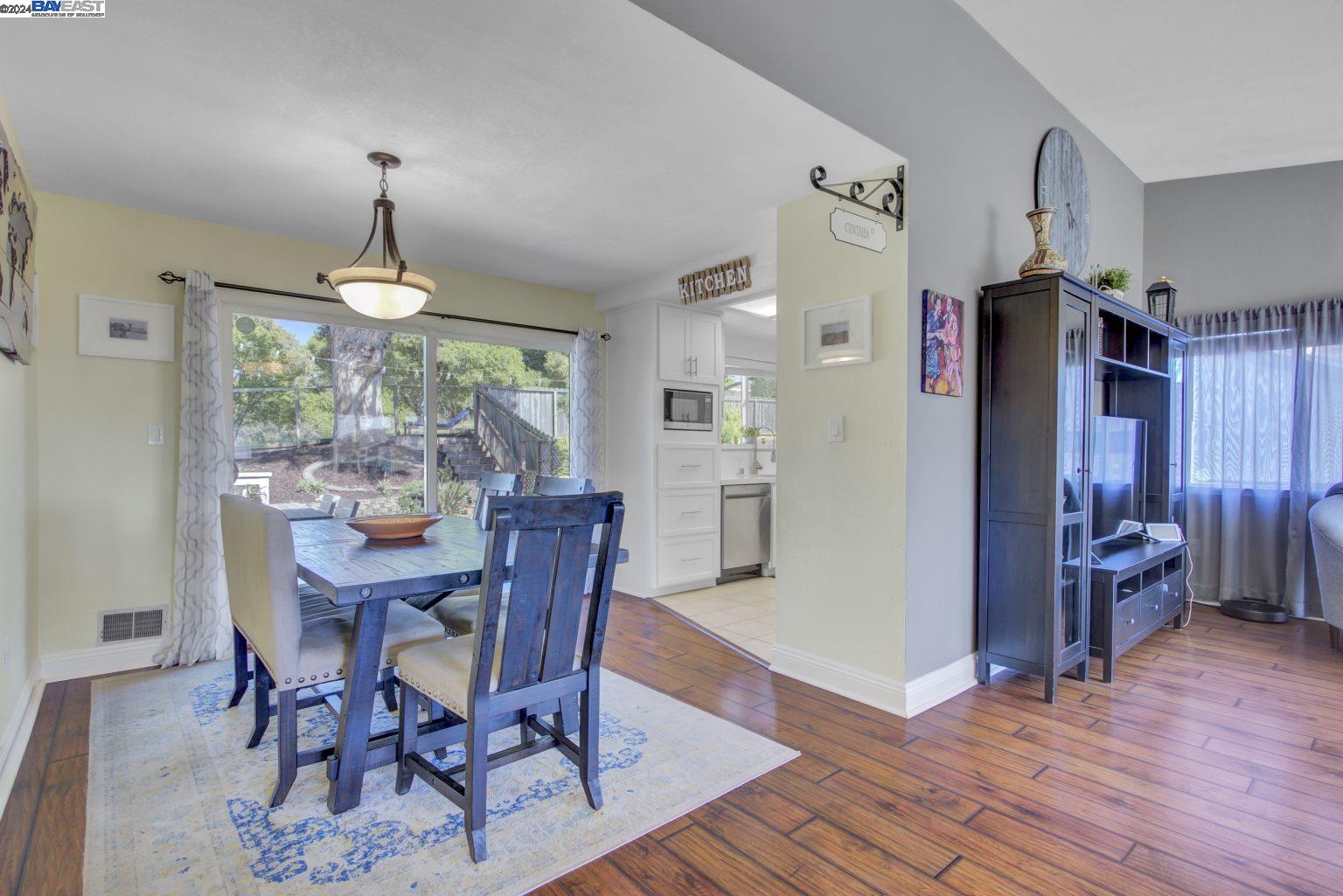 Detail Gallery Image 9 of 42 For 22296 Cynthia Ct, Hayward,  CA 94541 - 4 Beds | 2 Baths