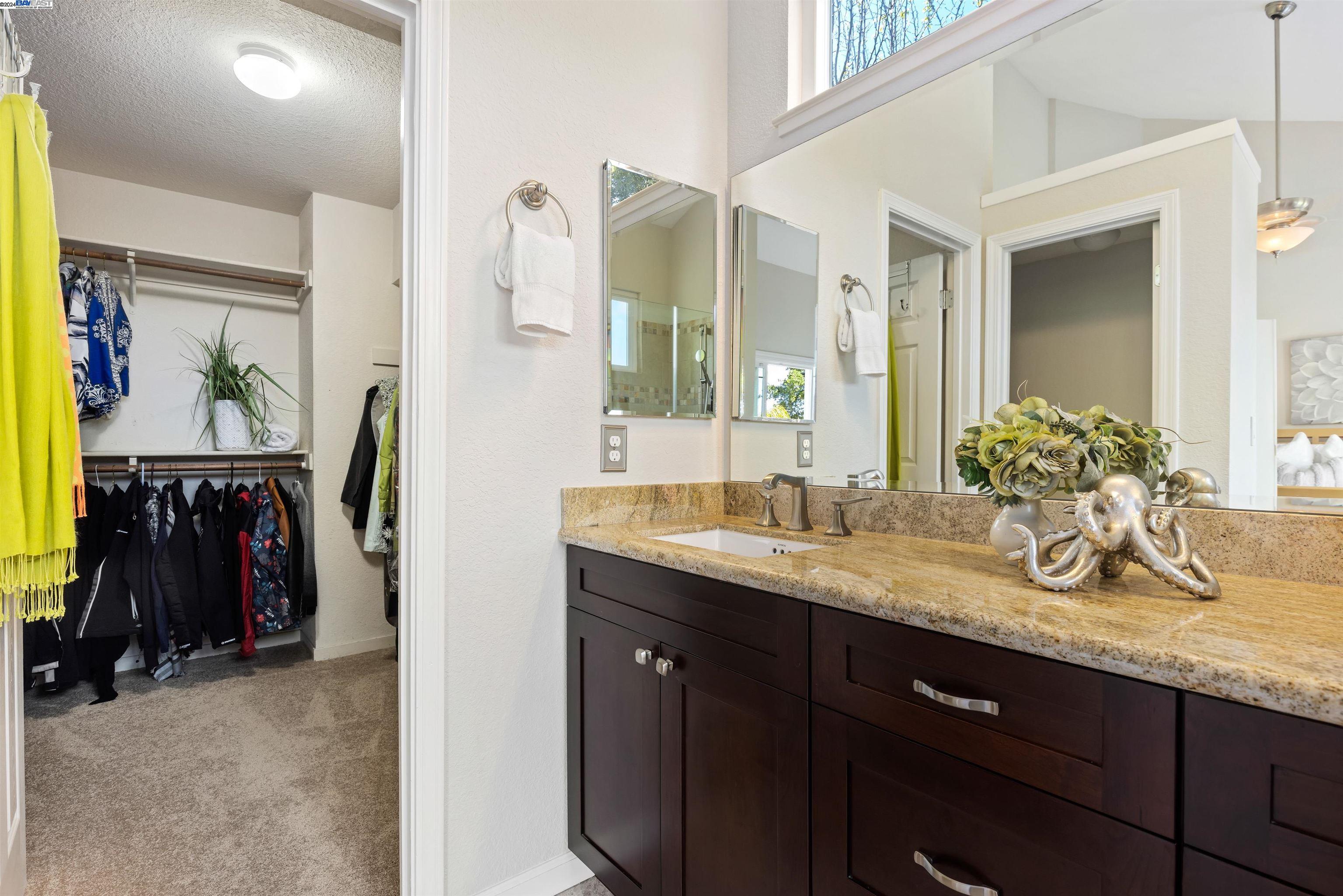 Detail Gallery Image 22 of 45 For 5937 Charter Oaks Dr, Castro Valley,  CA 94552 - 4 Beds | 2/1 Baths