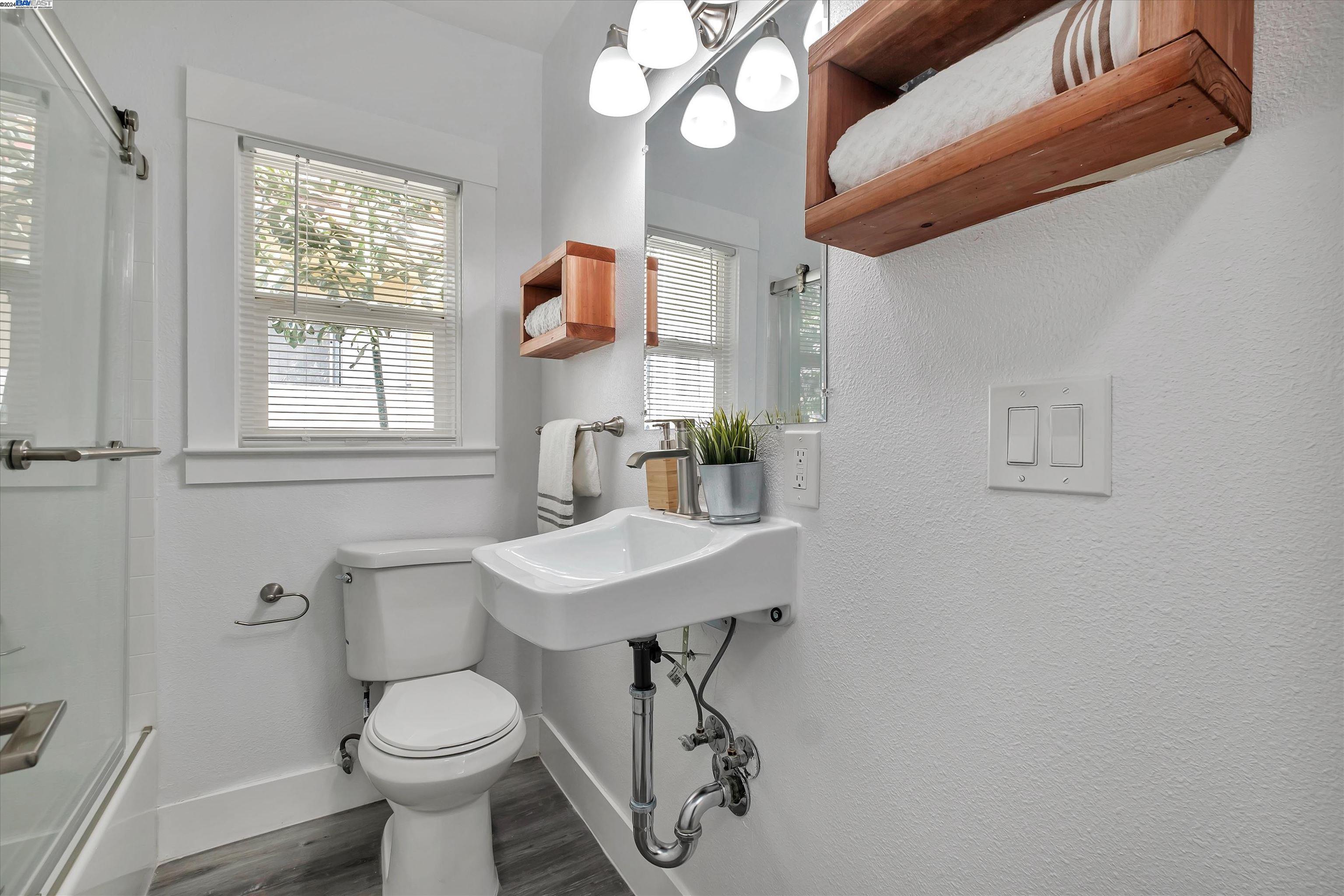 Detail Gallery Image 24 of 29 For 60 Castro St, San Leandro,  CA 94577 - 2 Beds | 1 Baths