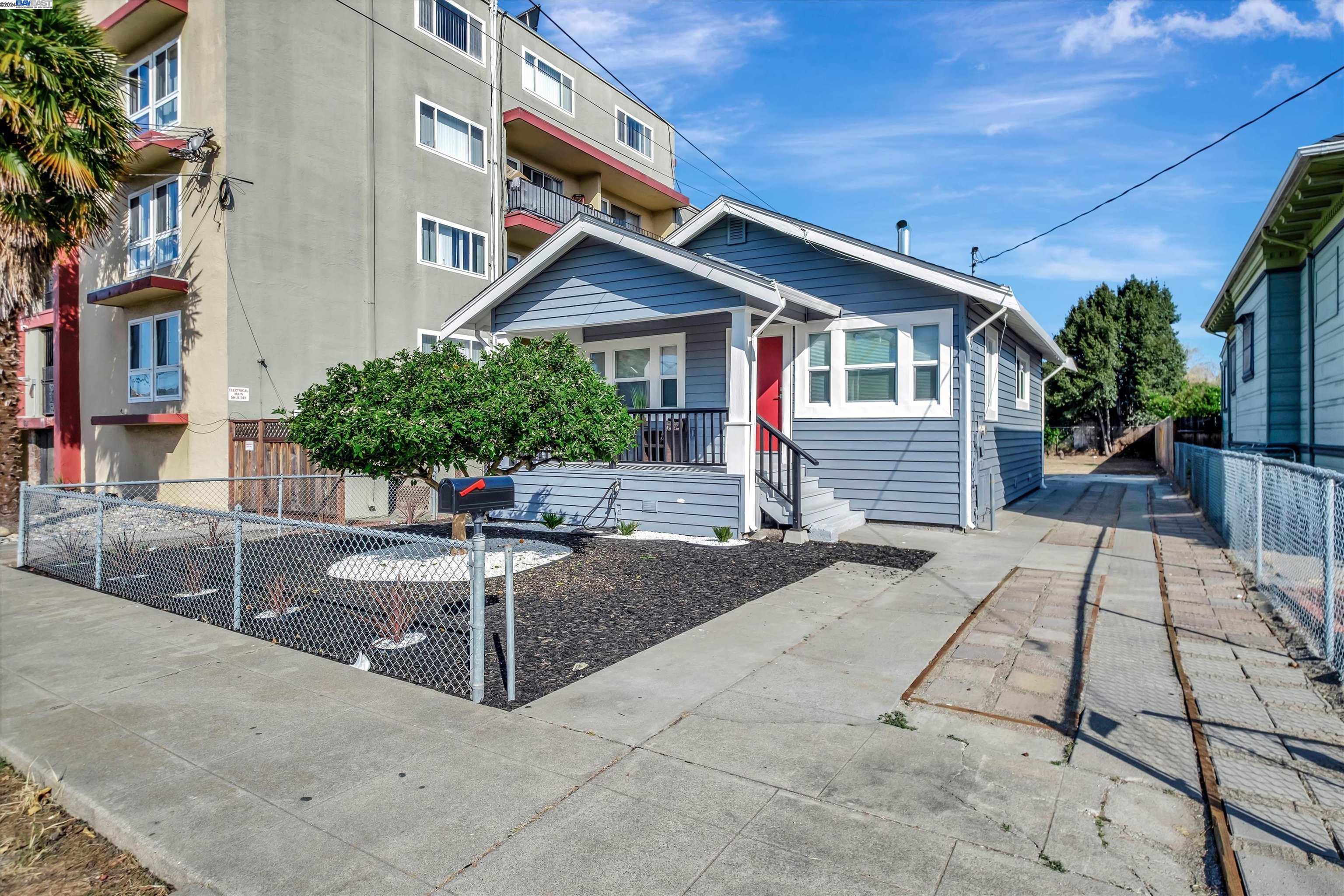 Detail Gallery Image 4 of 29 For 60 Castro St, San Leandro,  CA 94577 - 2 Beds | 1 Baths