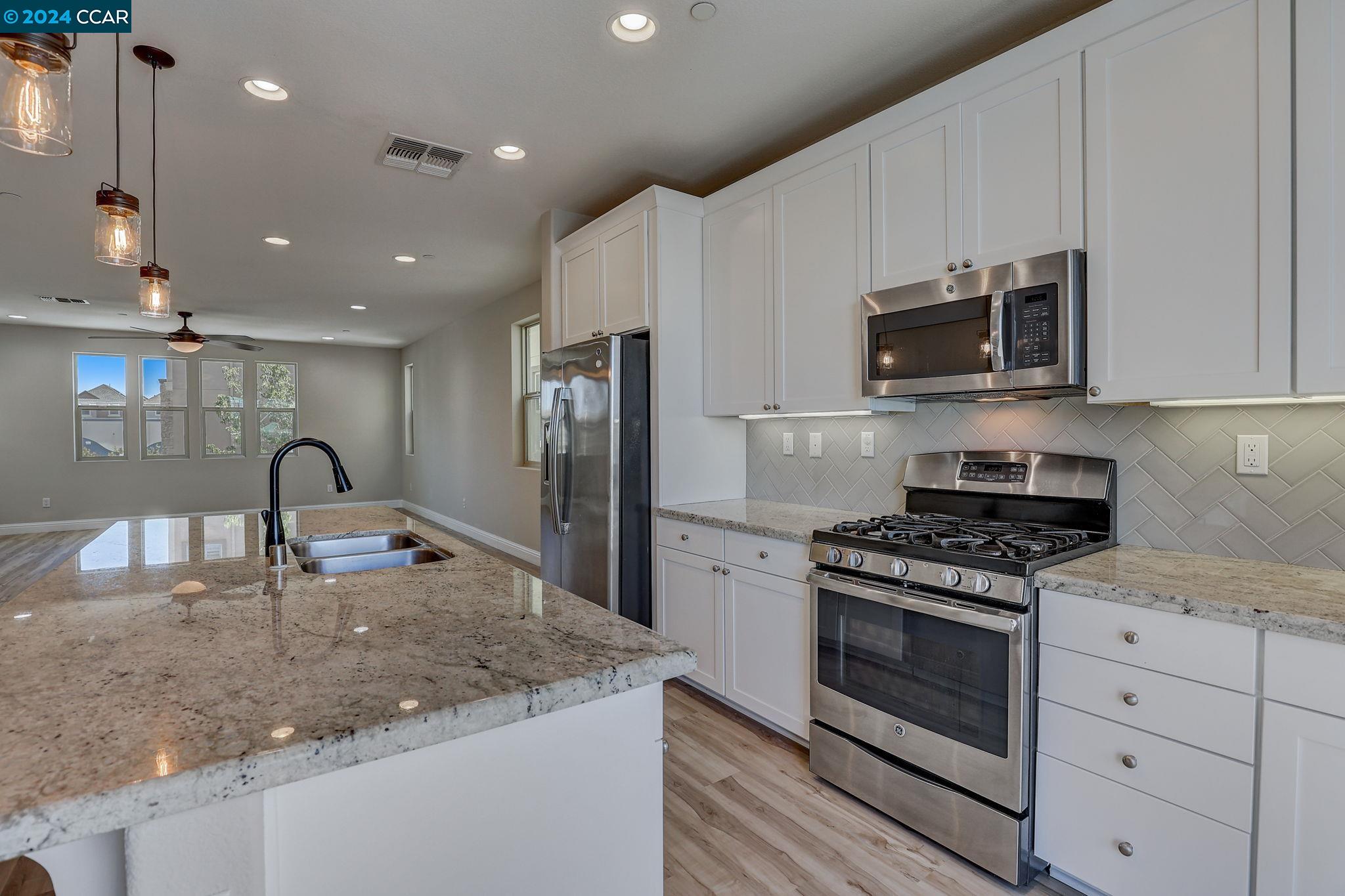 Detail Gallery Image 12 of 48 For 2749 Patcham Cmn, Livermore,  CA 94550 - 4 Beds | 3/1 Baths