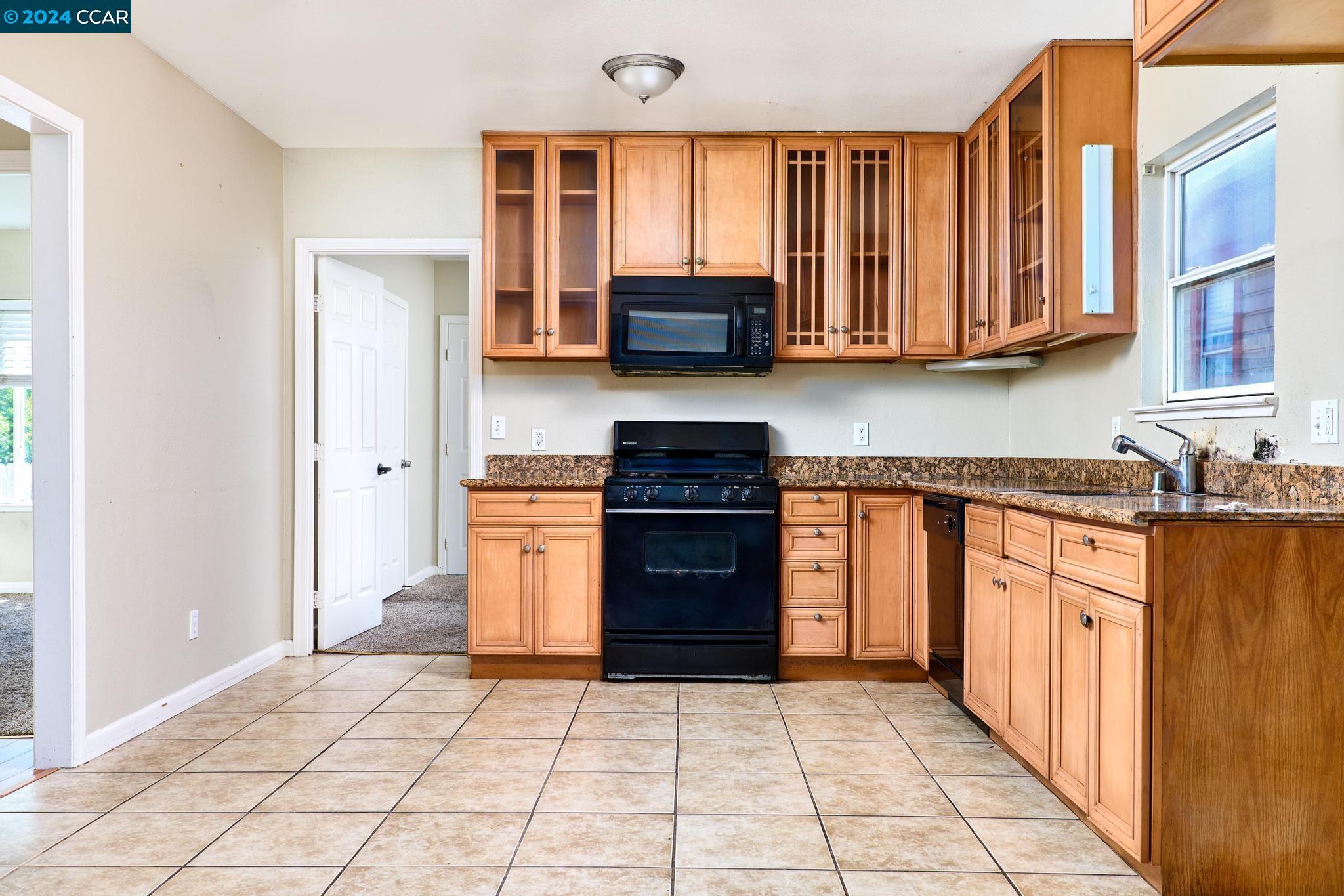 Detail Gallery Image 5 of 23 For 1510 Hayes, Richmond,  CA 94806 - 3 Beds | 2 Baths