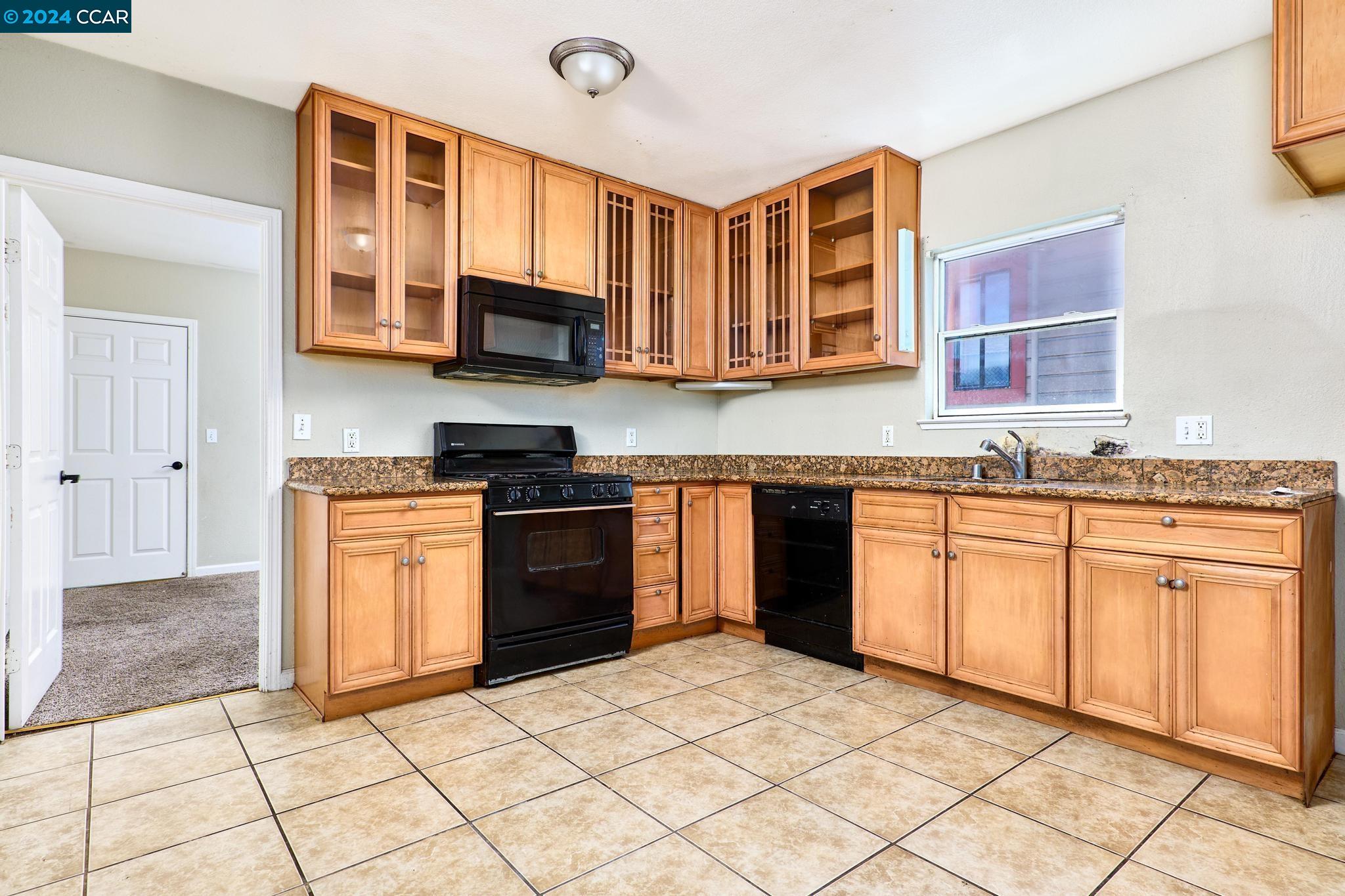Detail Gallery Image 6 of 23 For 1510 Hayes, Richmond,  CA 94806 - 3 Beds | 2 Baths