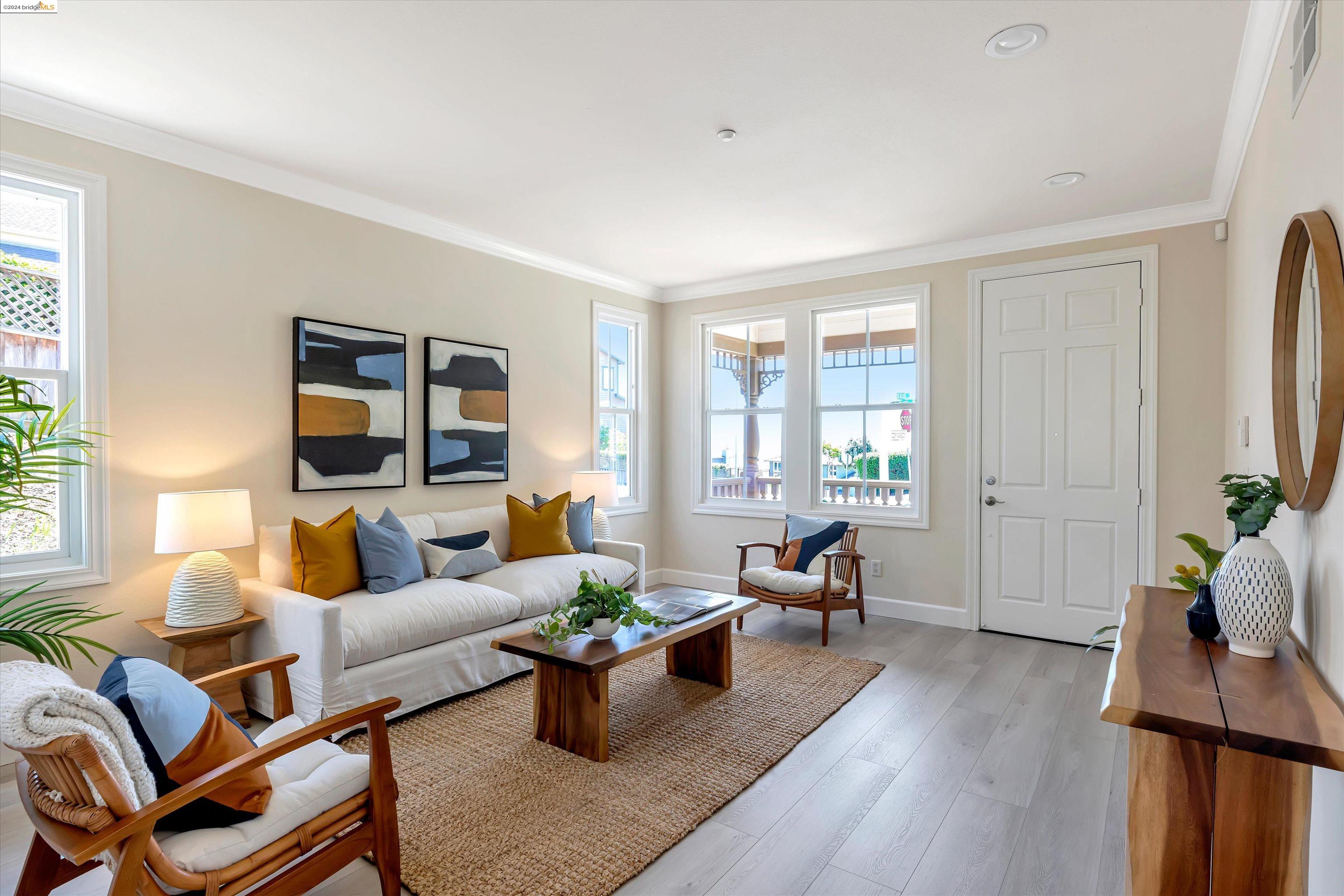 Detail Gallery Image 4 of 40 For 313 Seacliff Way, Richmond,  CA 94801 - 4 Beds | 3/1 Baths