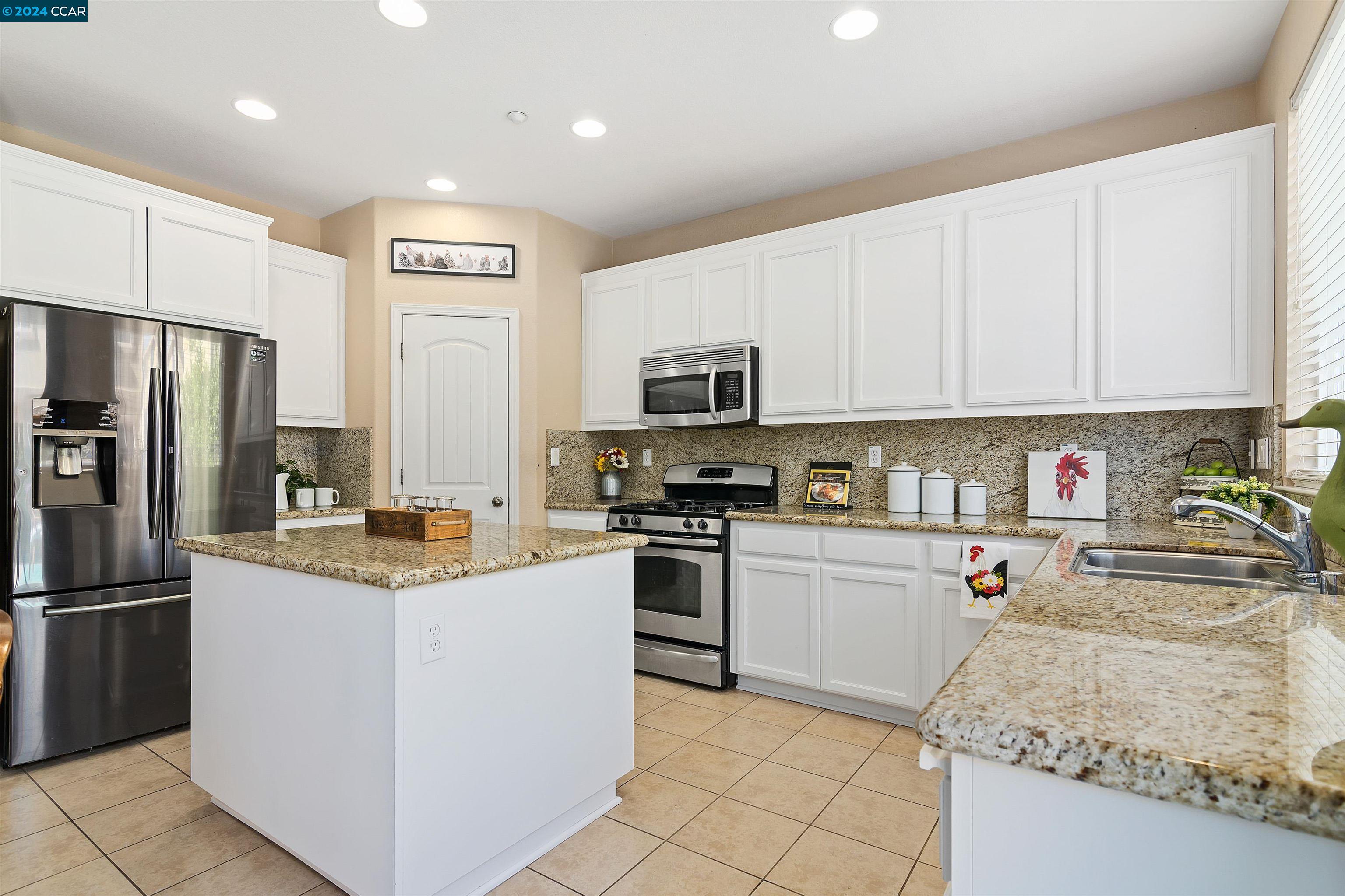 Detail Gallery Image 11 of 48 For 2342 Blue Ridge Ave, Brentwood,  CA 94513 - 4 Beds | 2/1 Baths