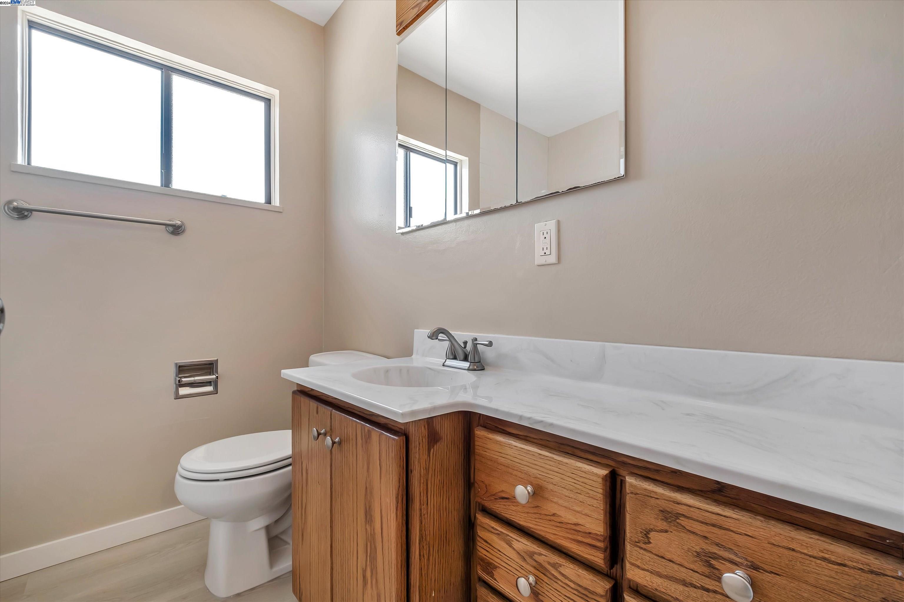 Detail Gallery Image 13 of 22 For 3816 Vincent Ct, Castro Valley,  CA 94546 - 3 Beds | 1 Baths