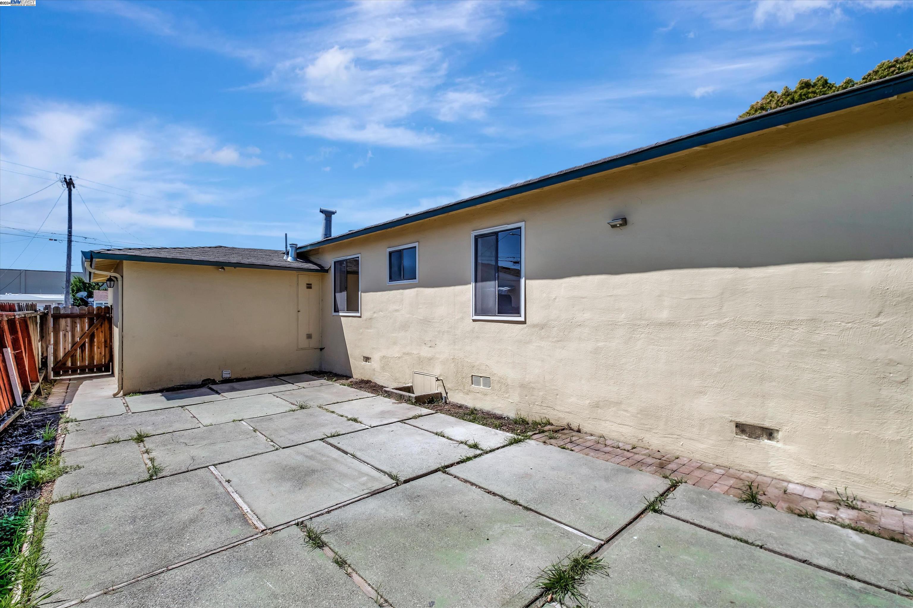 Detail Gallery Image 20 of 22 For 3816 Vincent Ct, Castro Valley,  CA 94546 - 3 Beds | 1 Baths