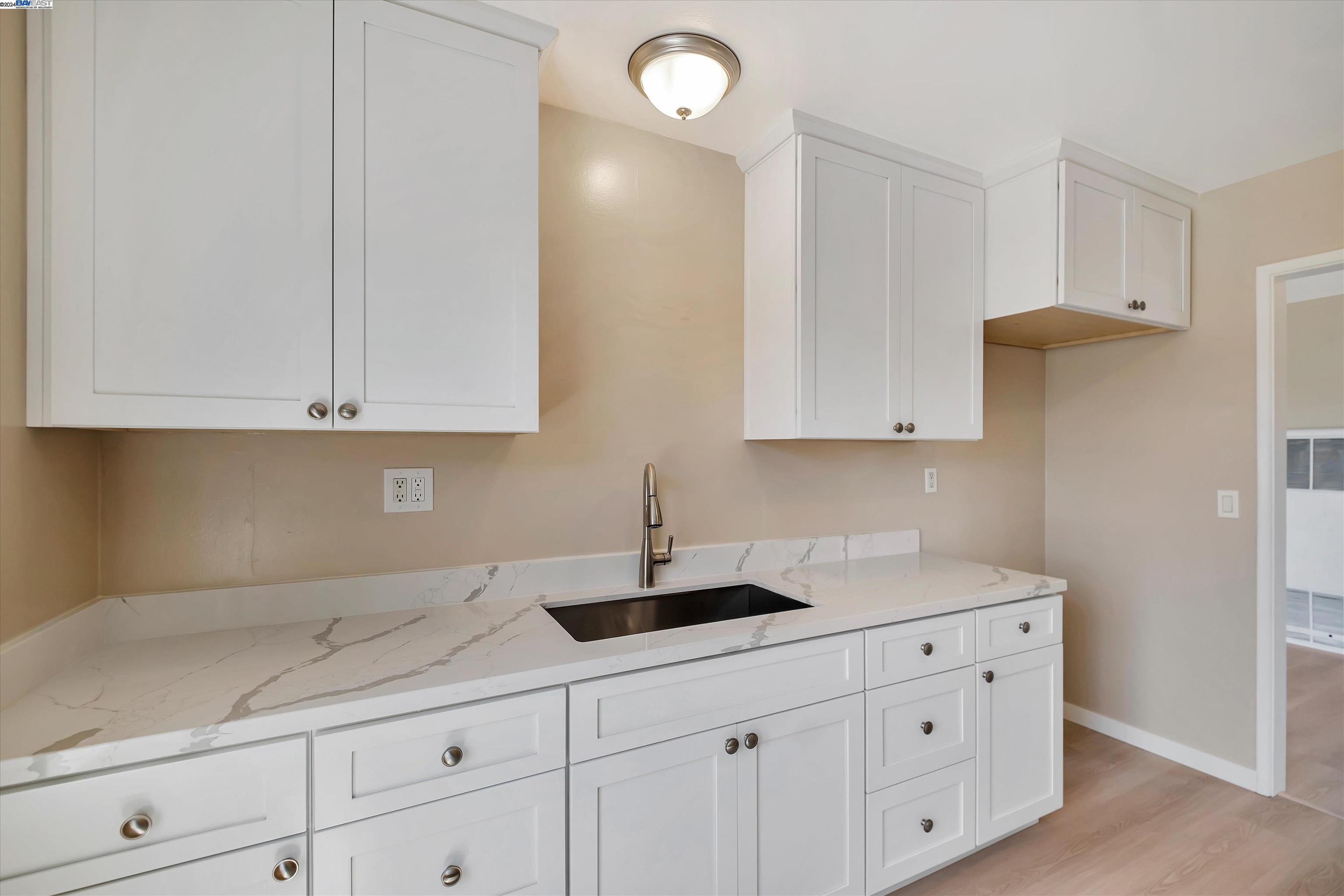 Detail Gallery Image 9 of 22 For 3816 Vincent Ct, Castro Valley,  CA 94546 - 3 Beds | 1 Baths